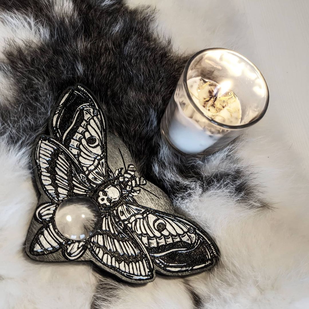 Planchette - Silver Death's head moth