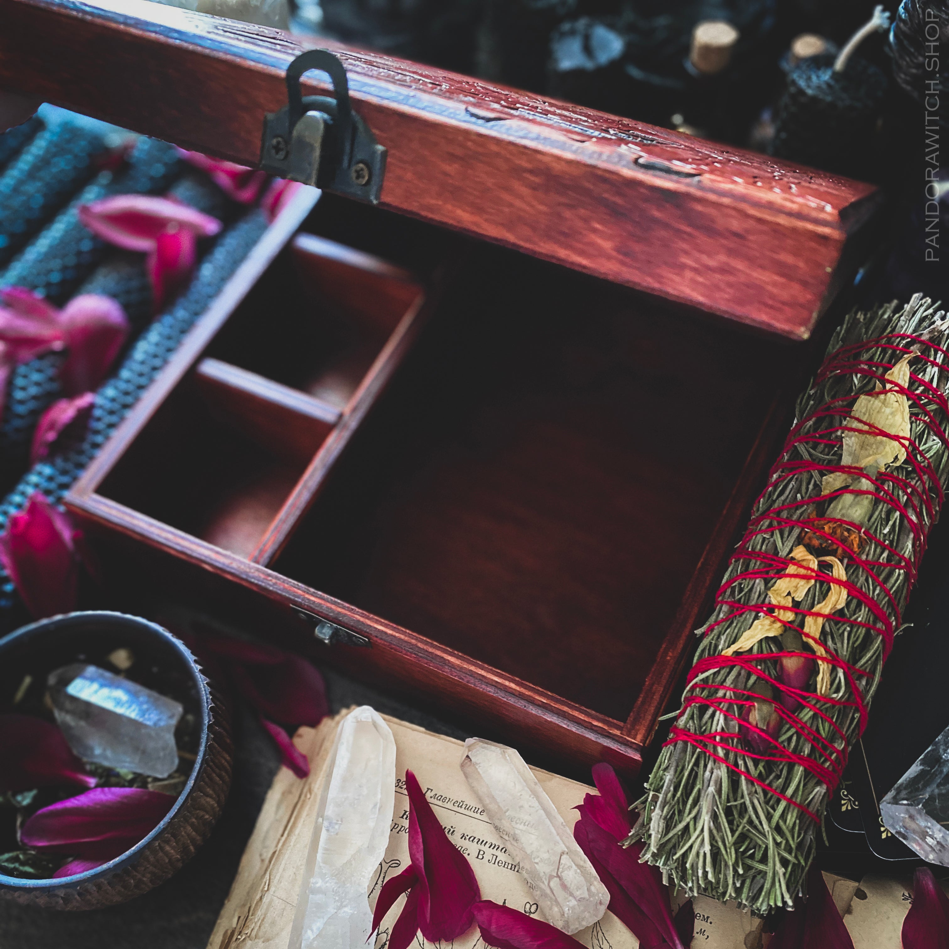 Box with sections - Ritual