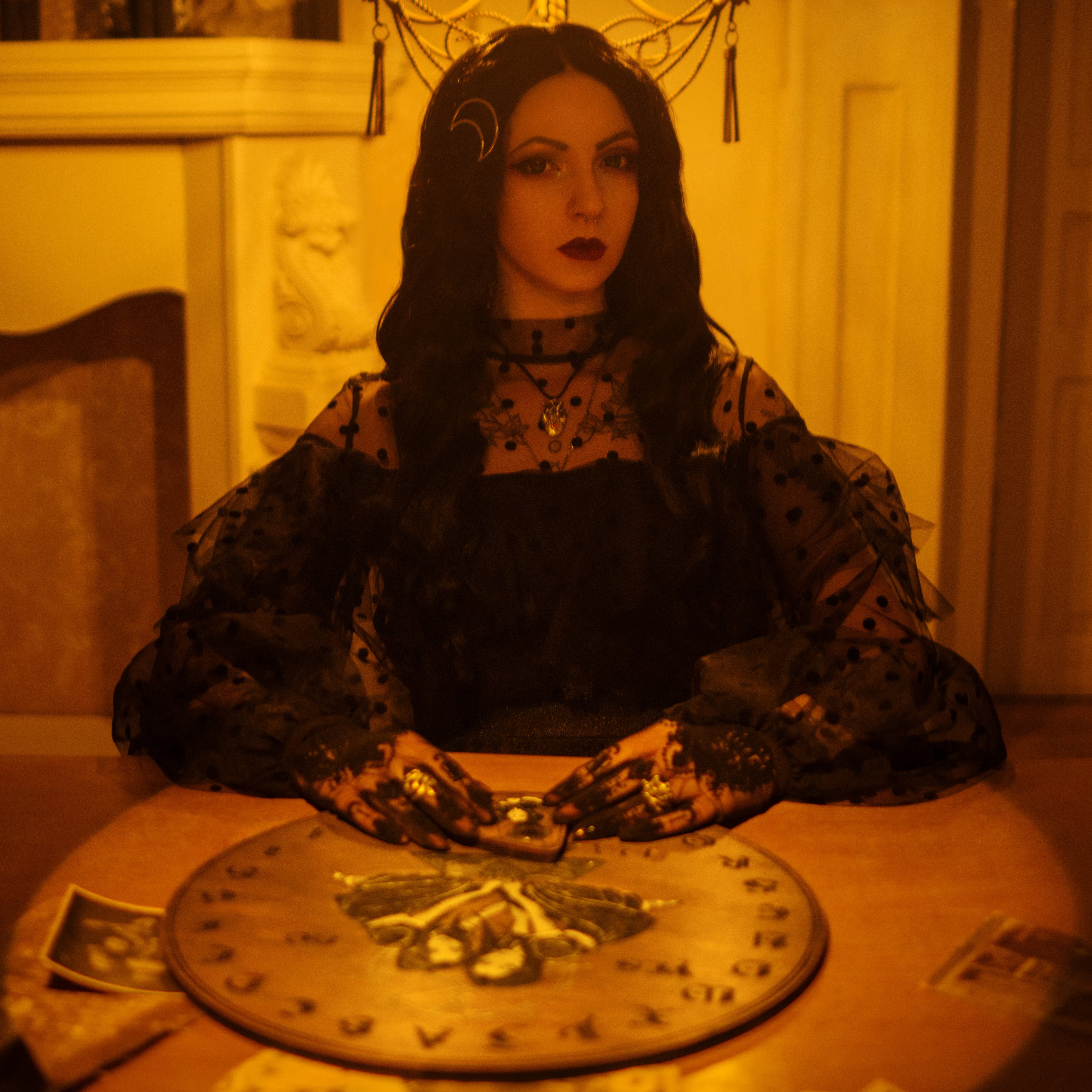 Ouija board - Creepy Twins