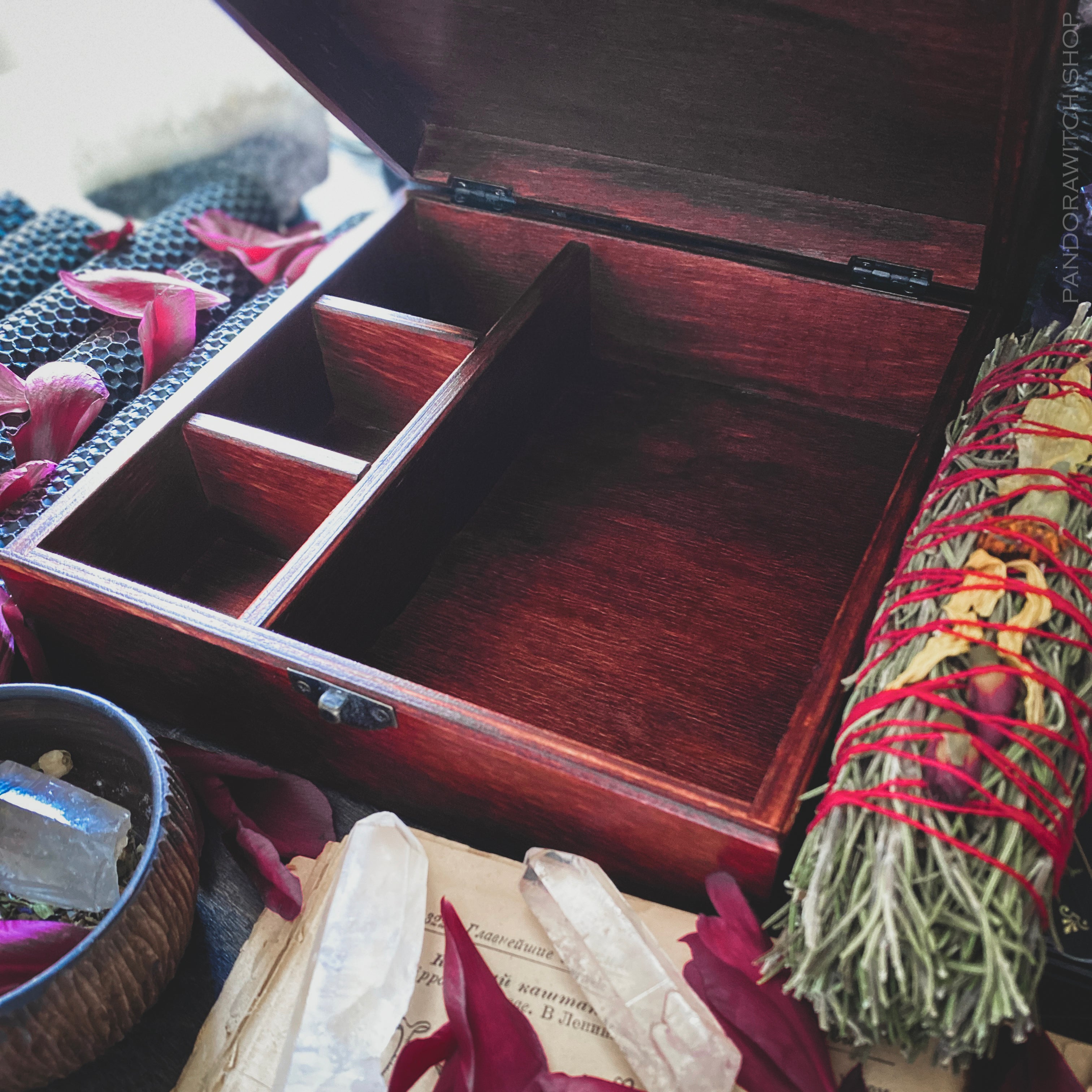 Box with sections - Ritual