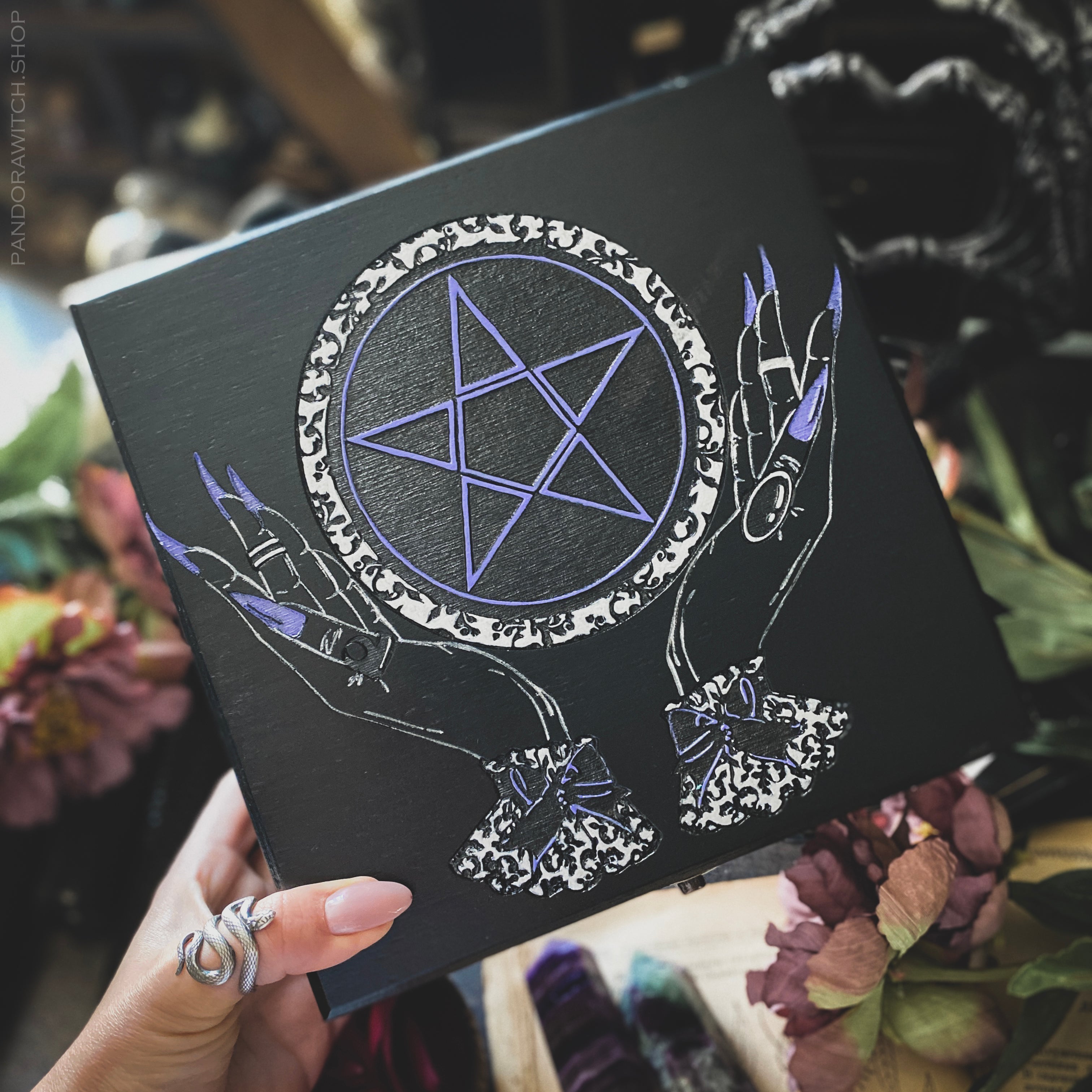 Box with sections - Witch's Hands