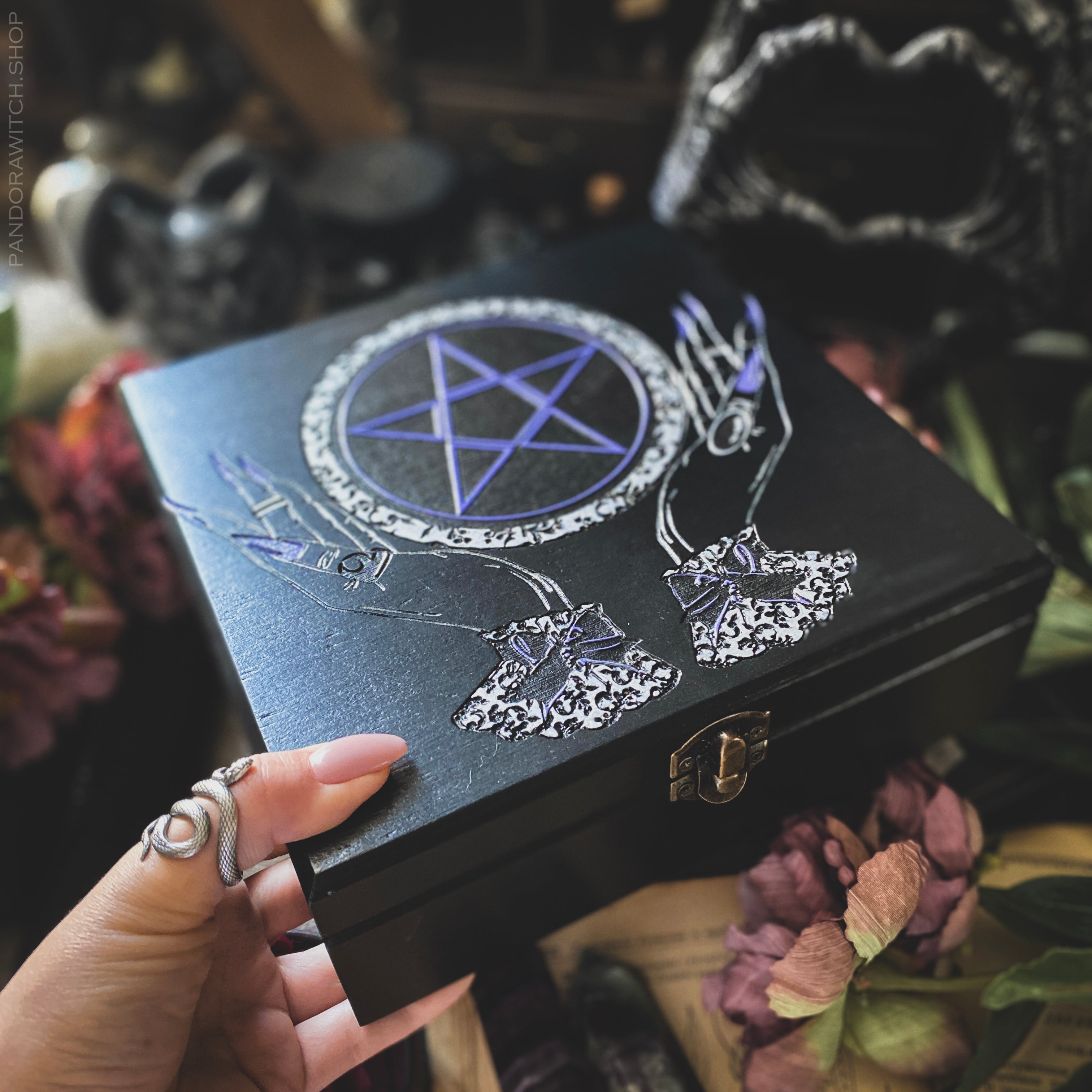 Box with sections - Witch's Hands