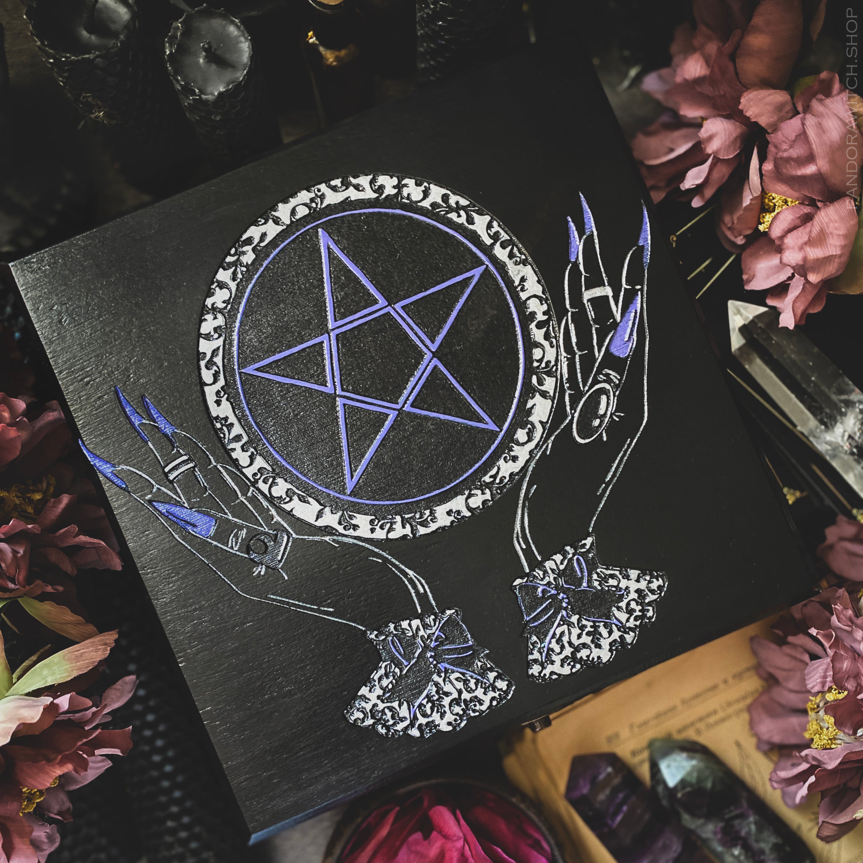 Box with sections - Witch's Hands