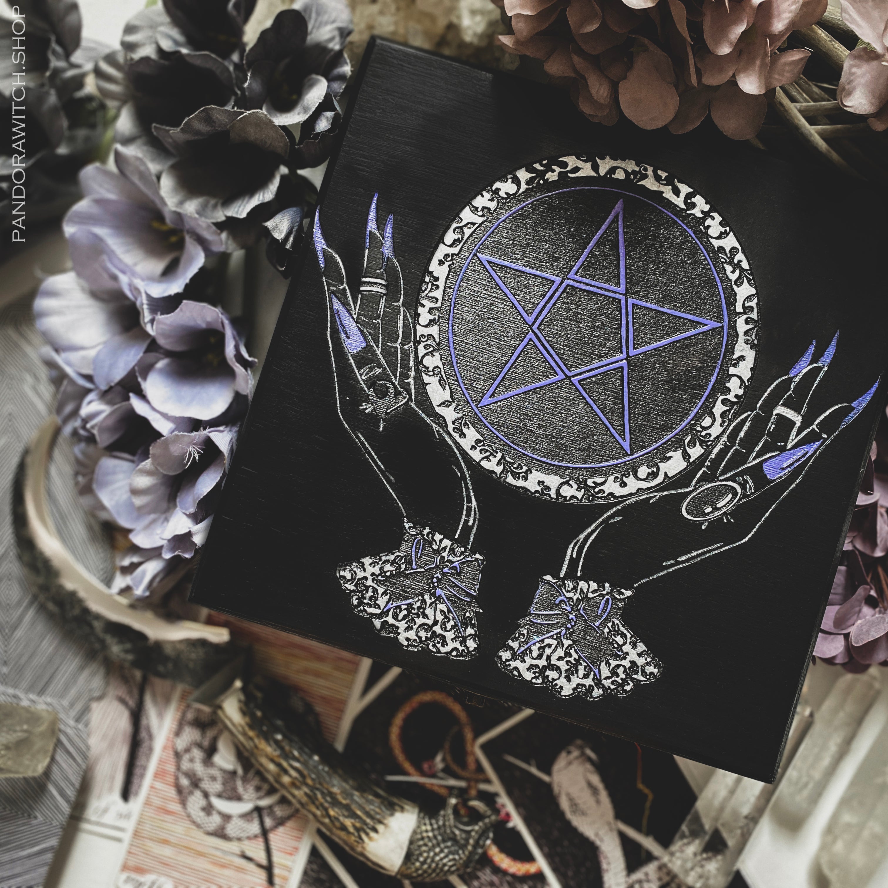 Box with sections - Witch's Hands