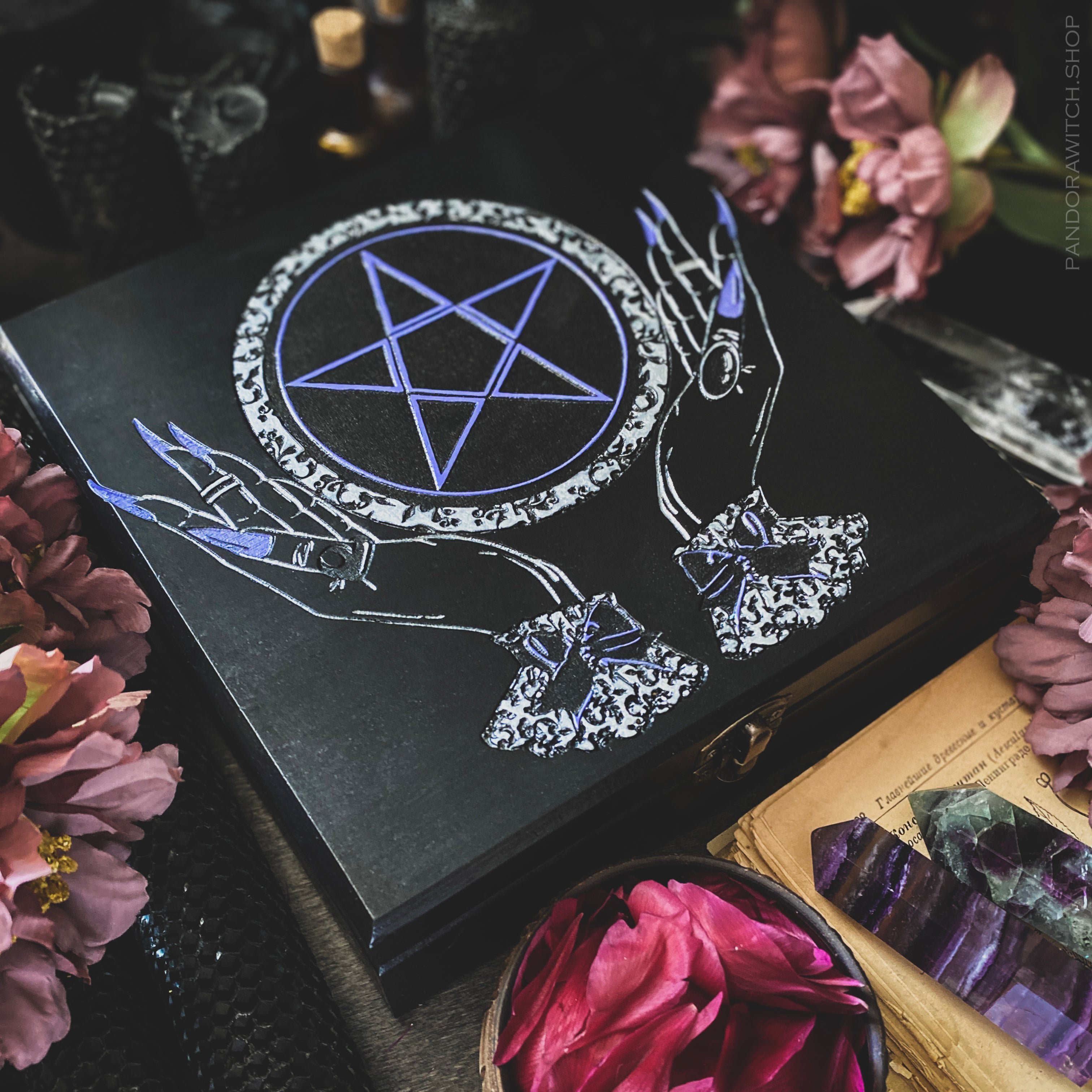 Box with sections - Witch's Hands