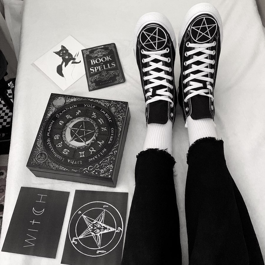 Box - Wheel of the Year PentaMoon - Black and Silver