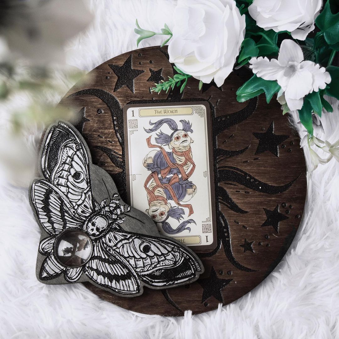 Planchette - Silver Death's head moth