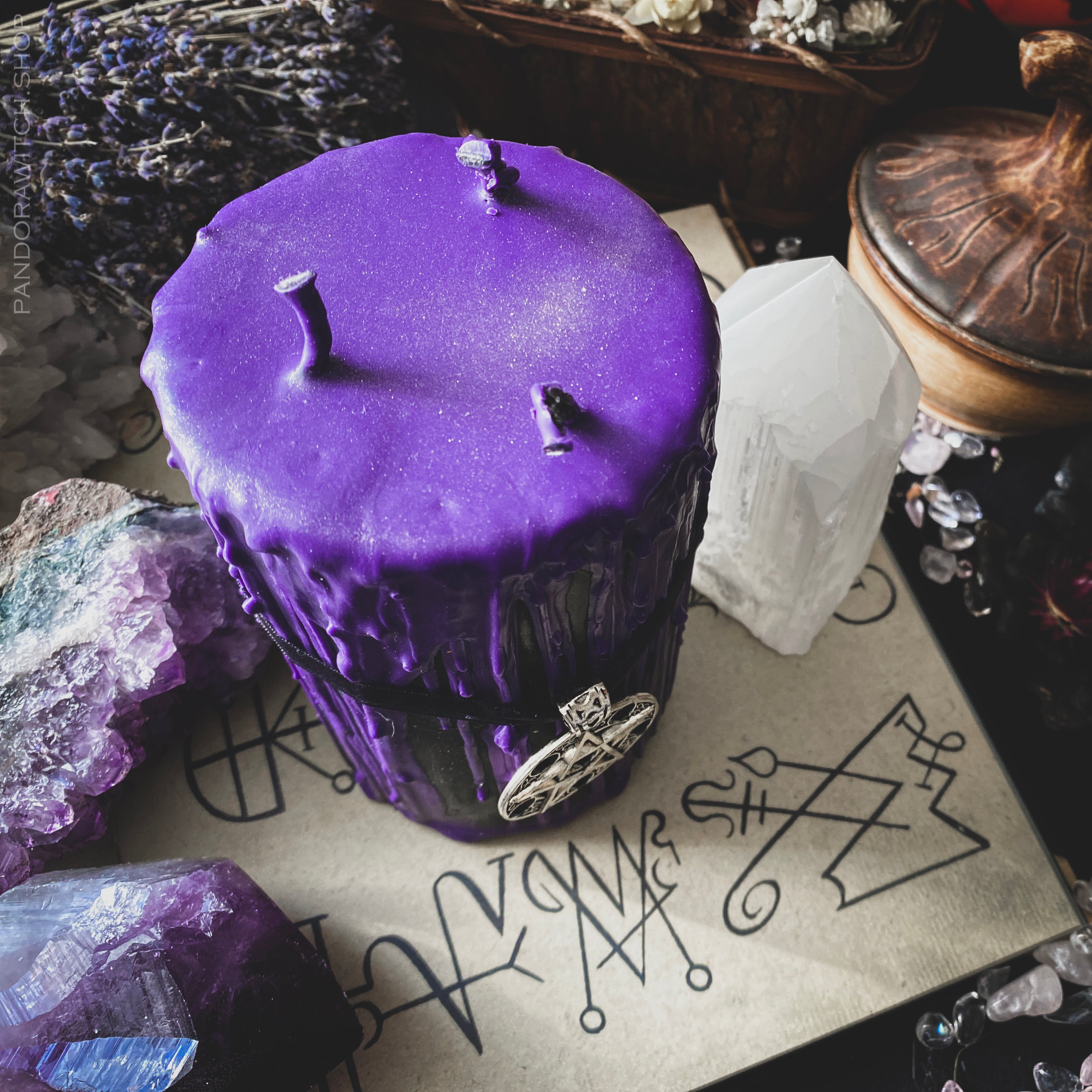 Gothika Twilight - Beeswax candle