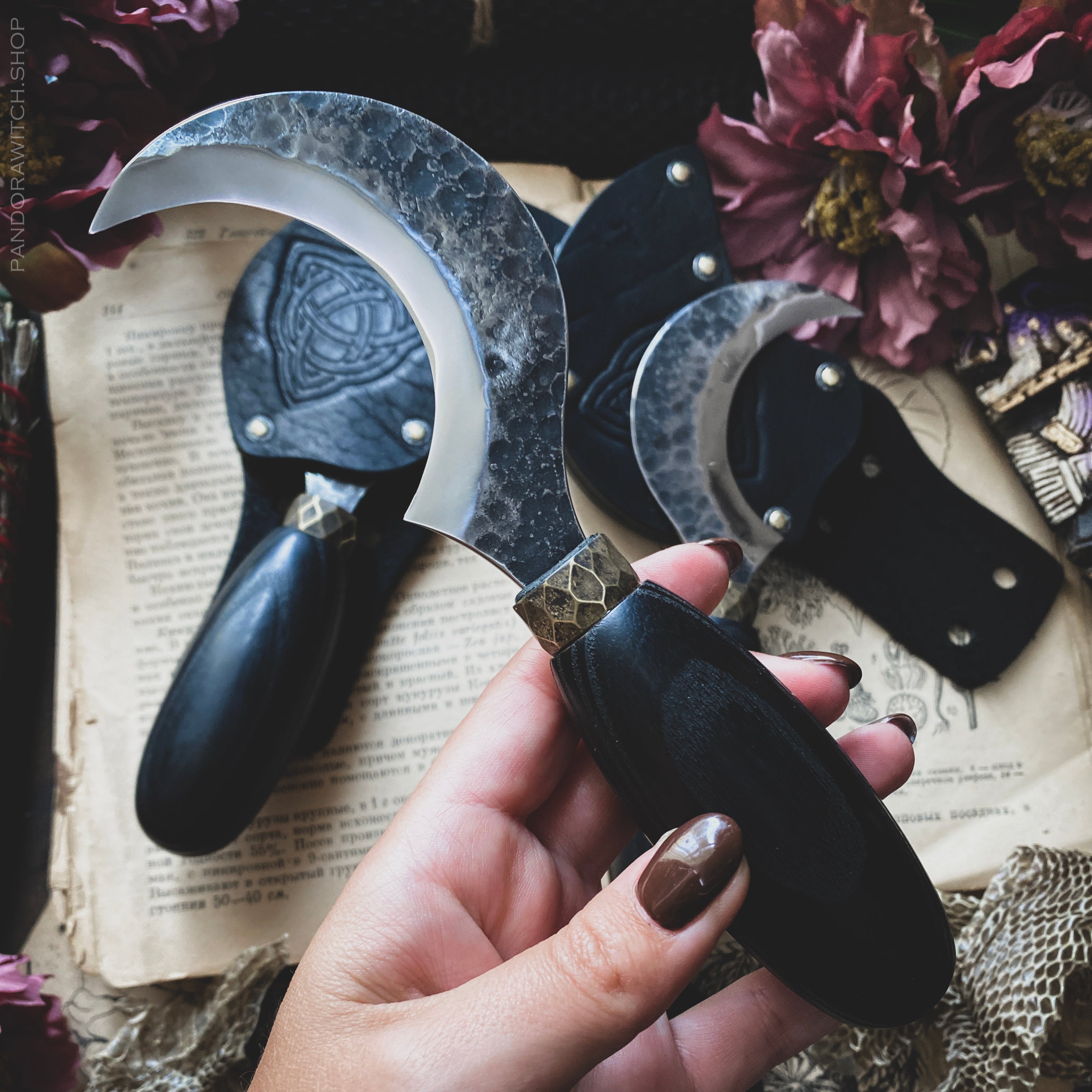 Small Boline - Witch's Guard - Triquetra