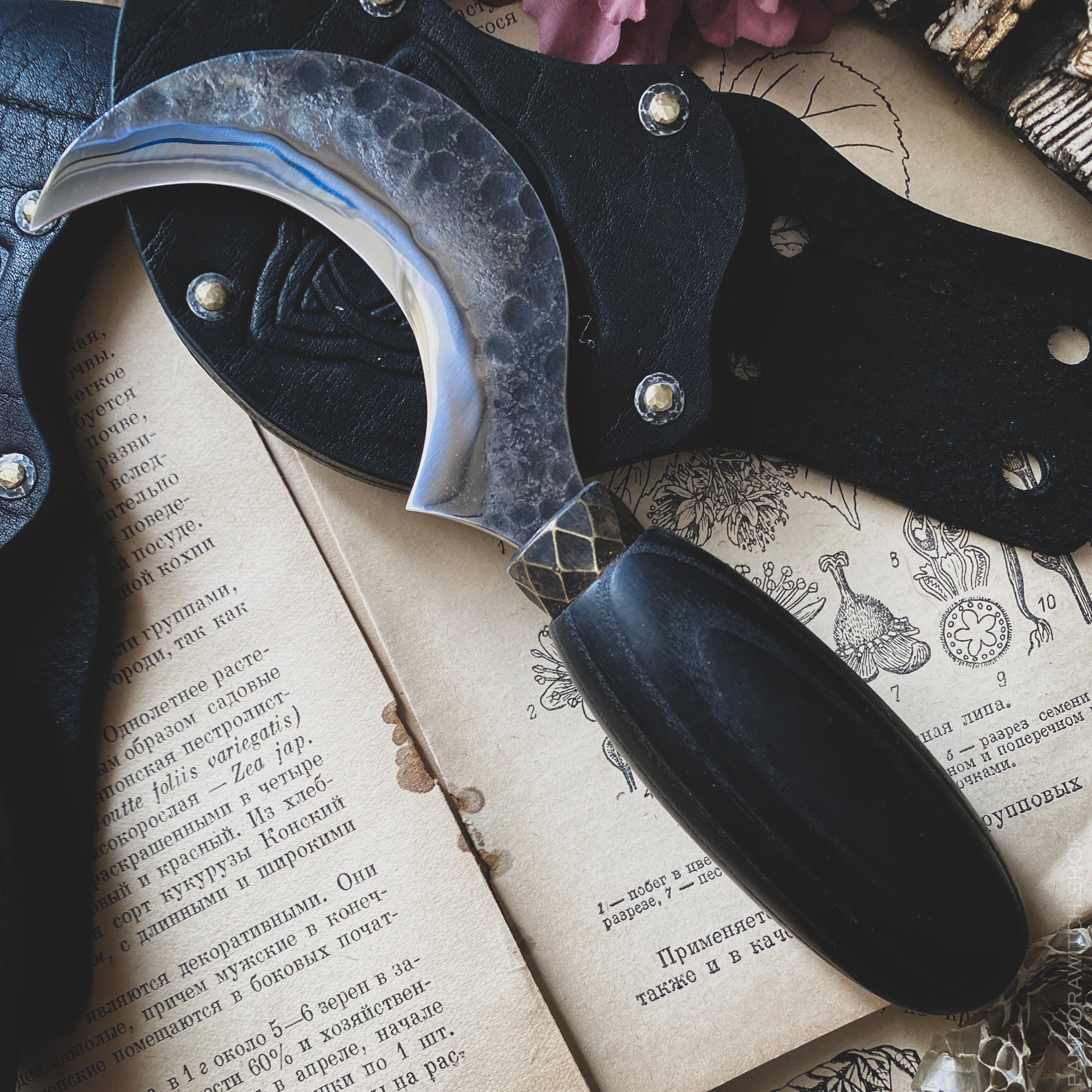 Small Boline - Witch's Guard - Triquetra