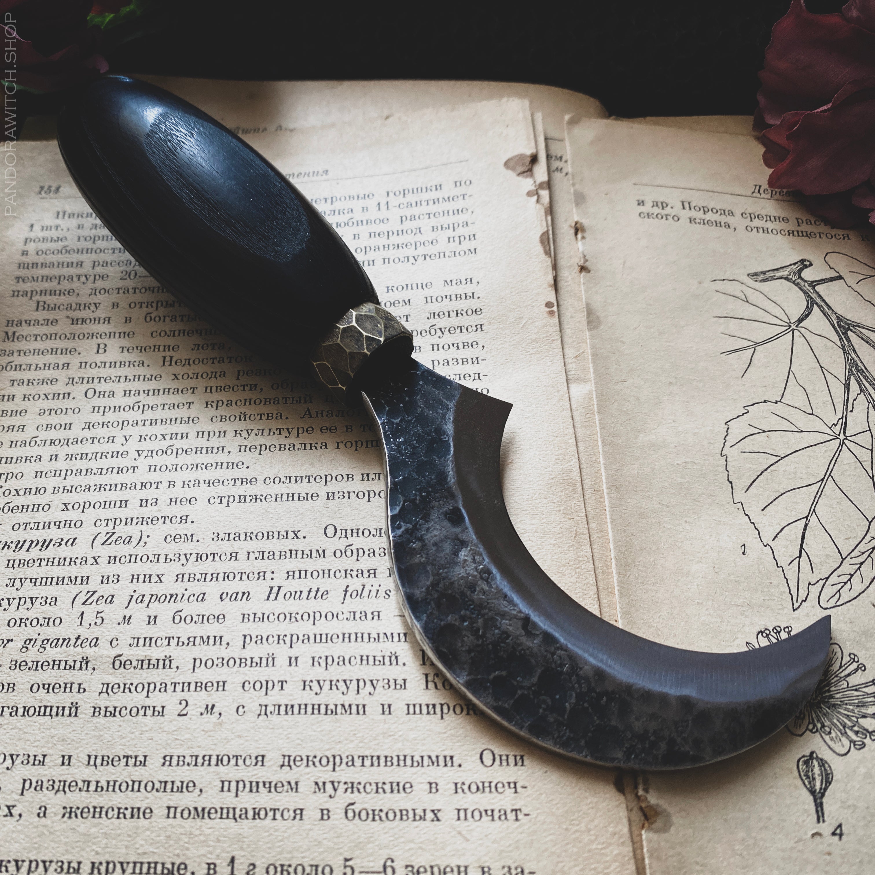 Small Boline - Witch's Guard - Triquetra