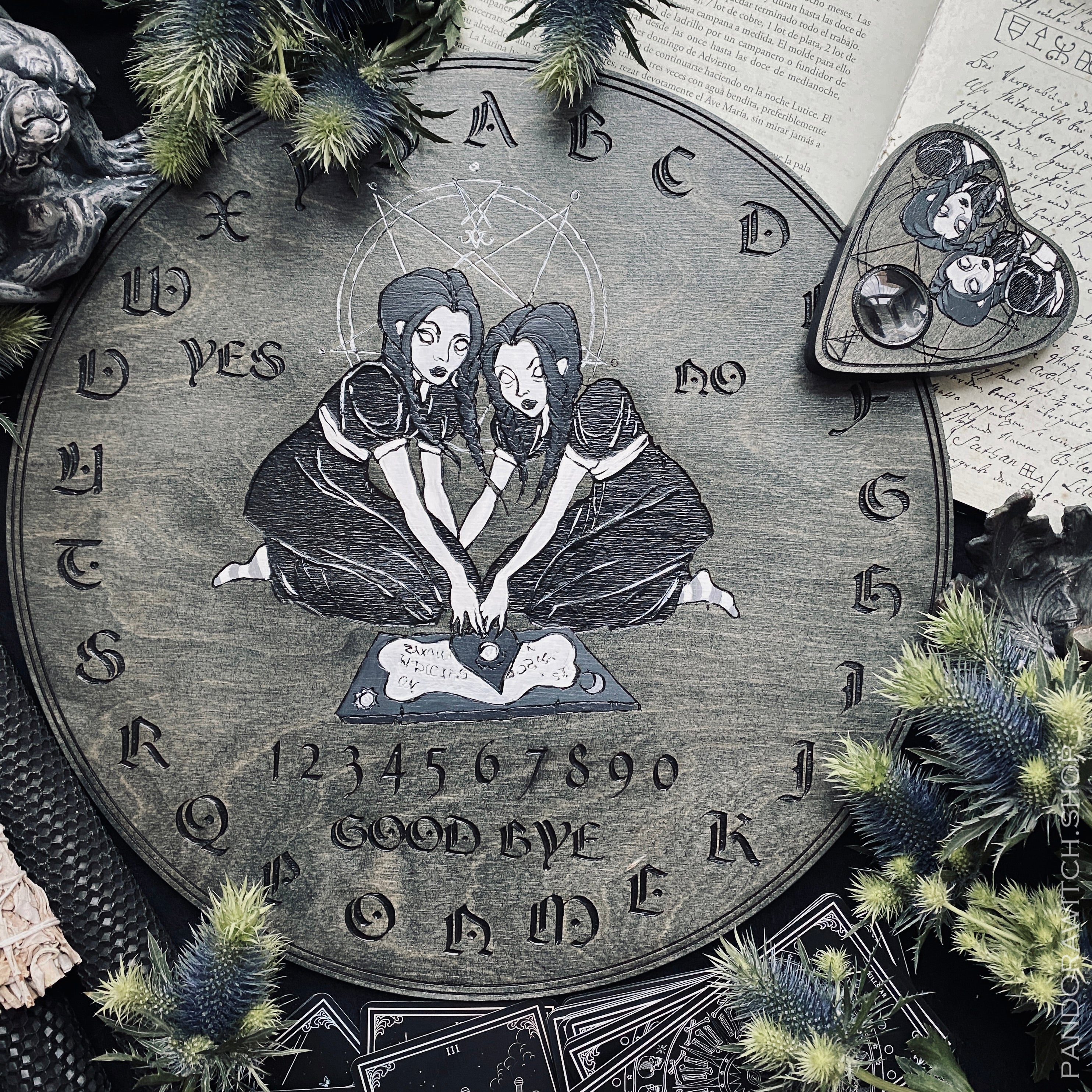 Ouija board - Creepy Twins