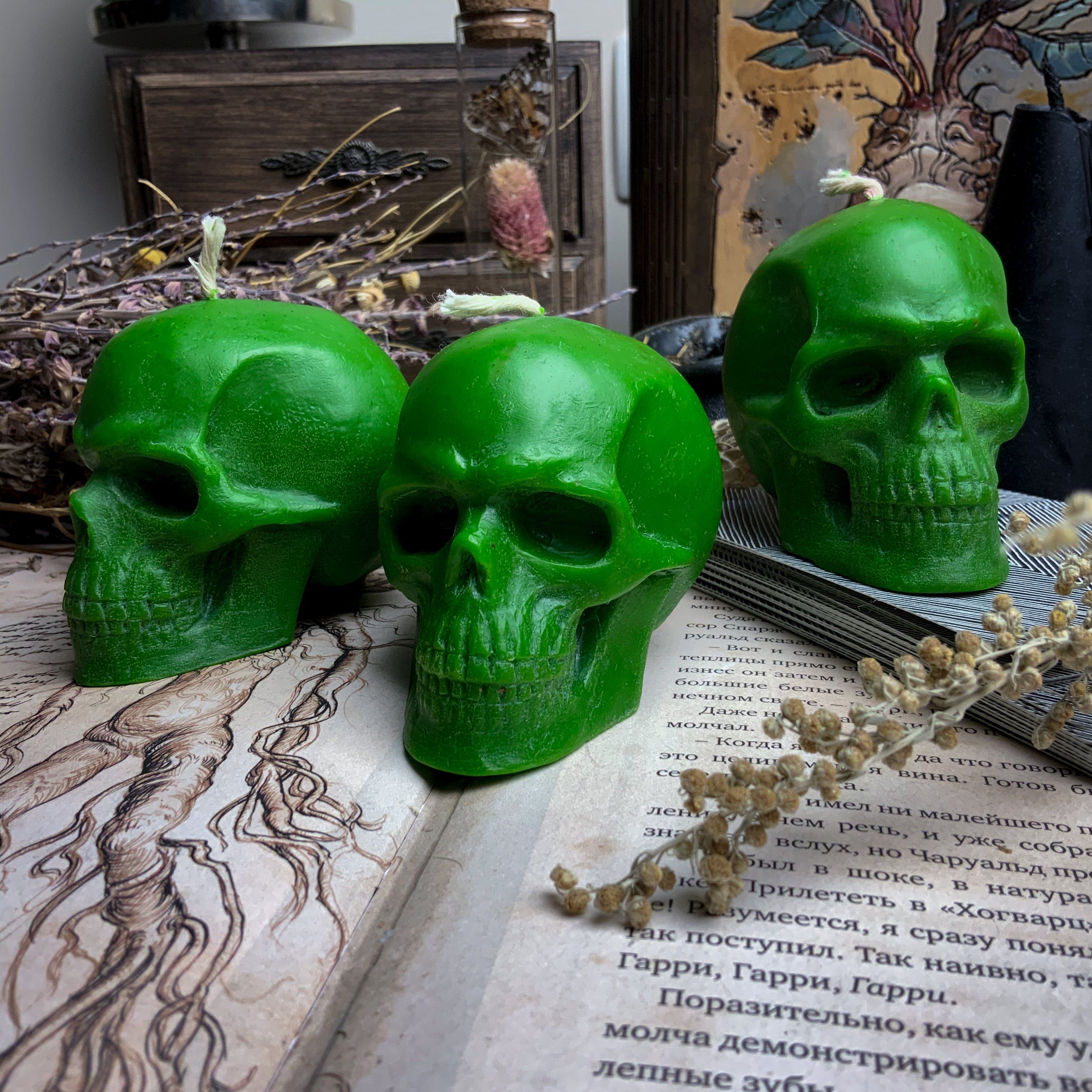 Green skull - Beeswax candle – Pandora Witch Shop