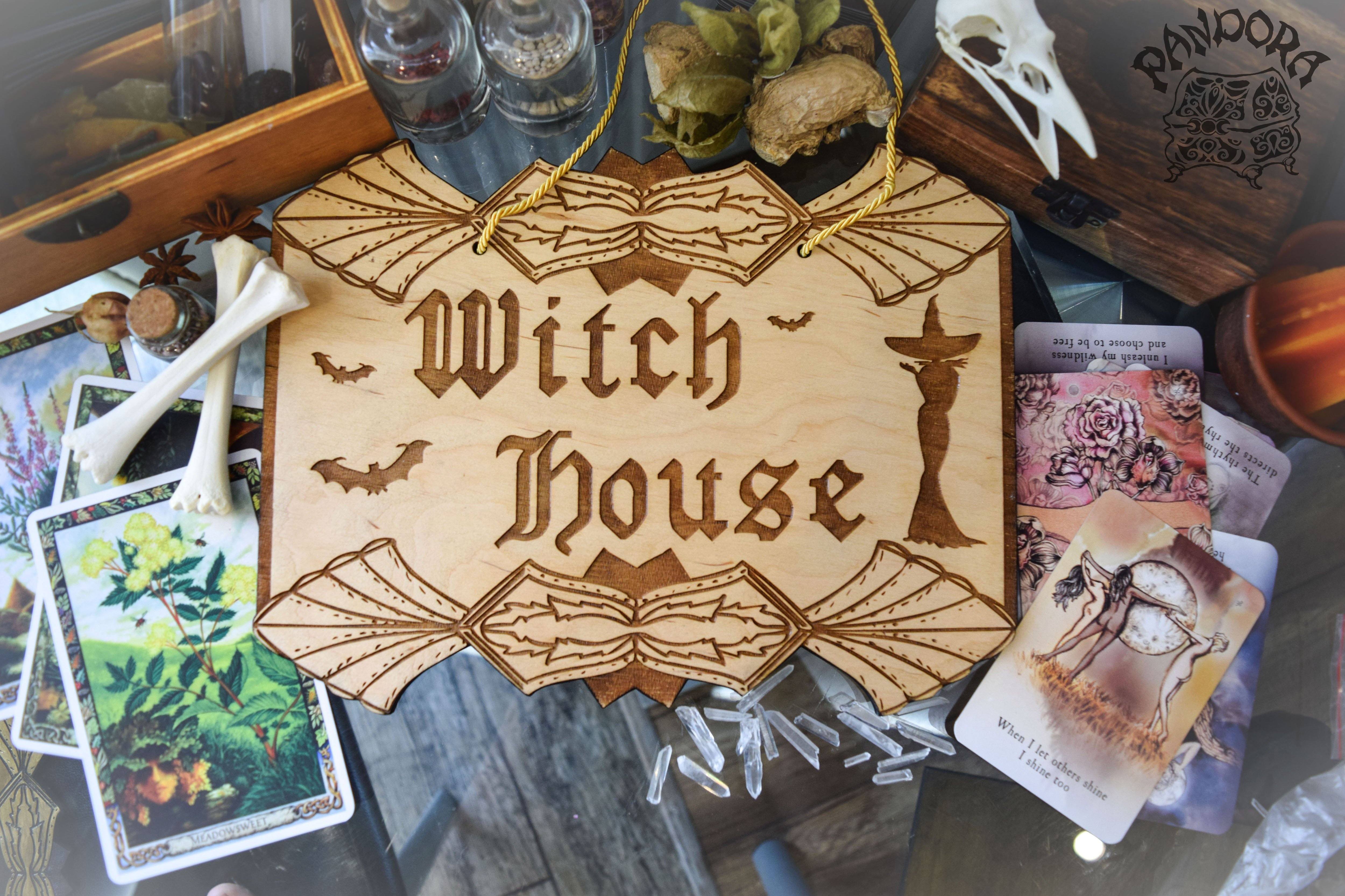 Decor - Wooden Sign "Witch House"