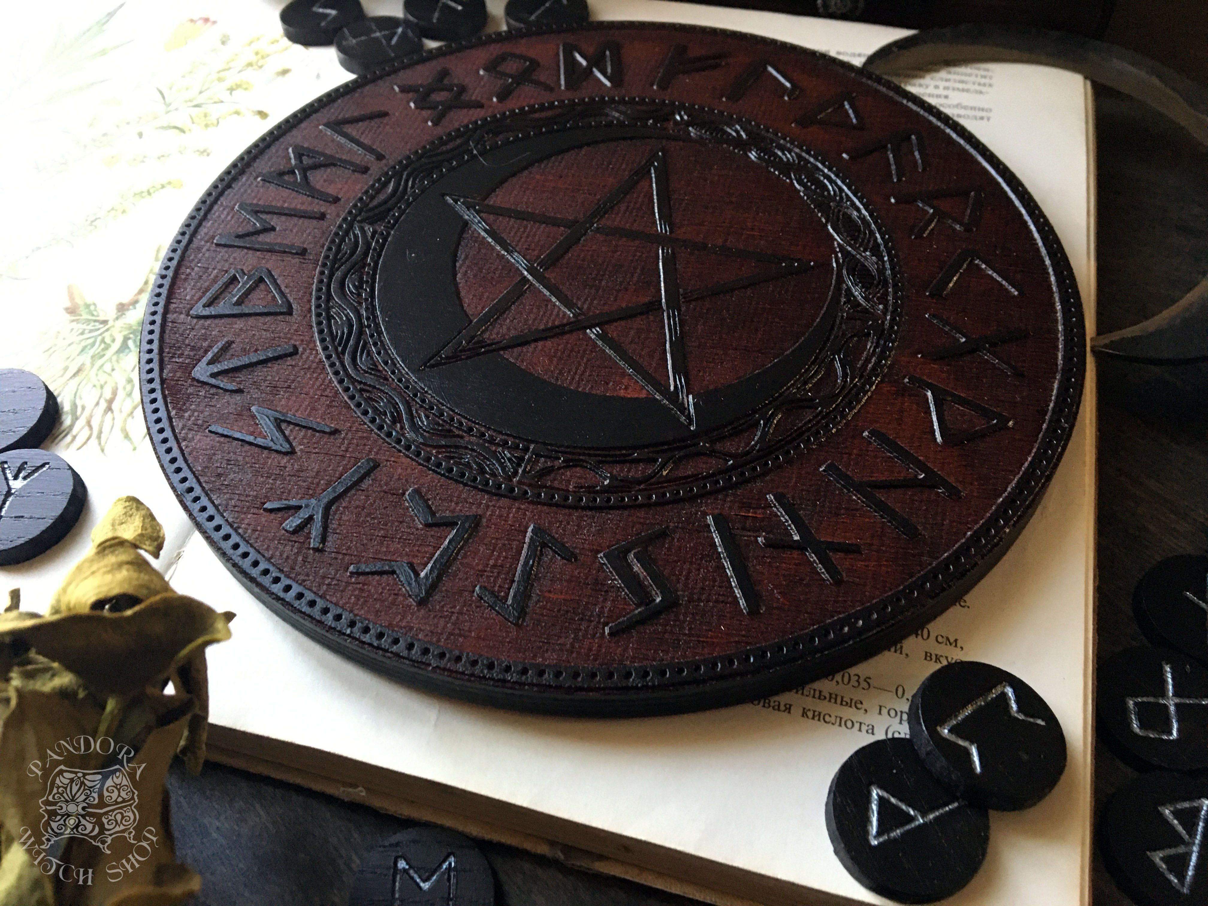 Elder Futhark Runes - PentaMoon - Red Wood\Black