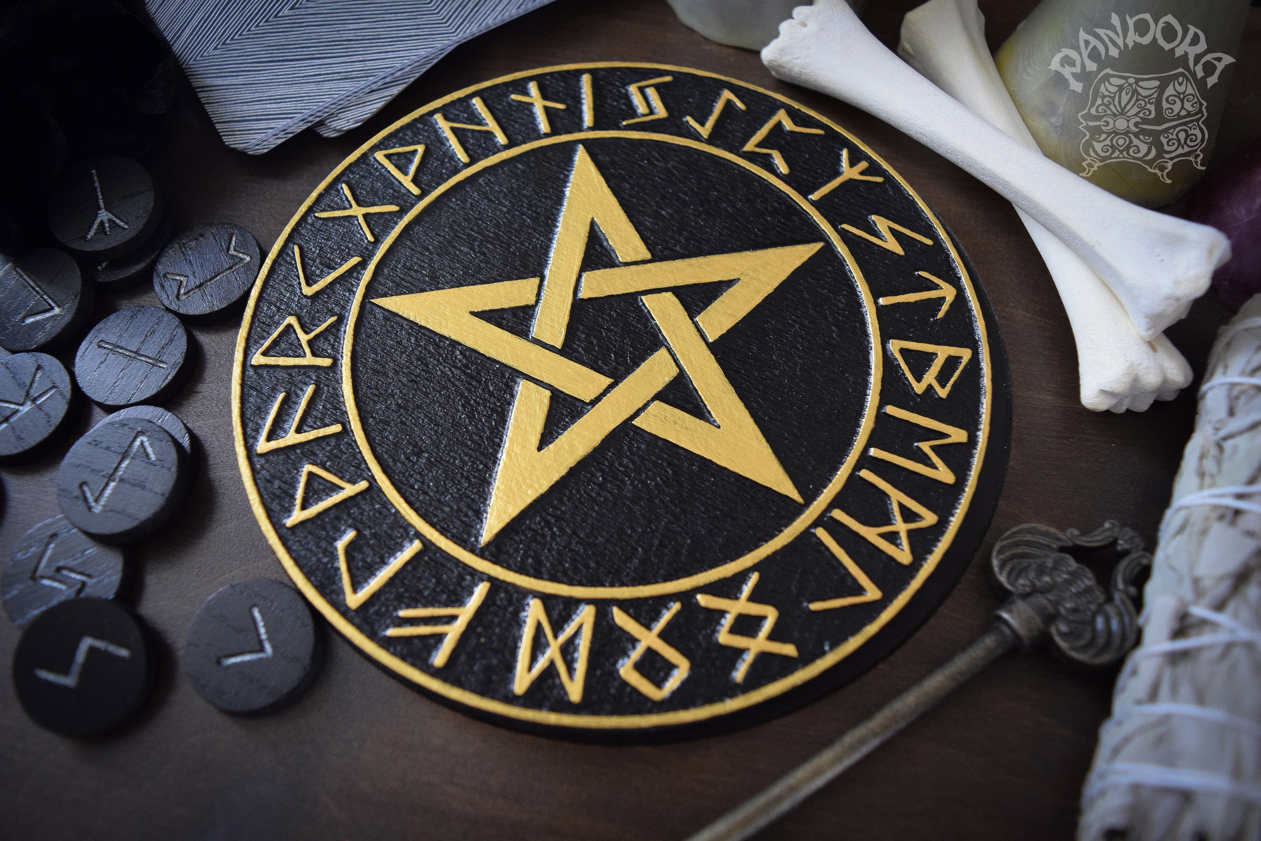 Pentagram And Elder Futhark - Altar Pentacle - Black\Gold