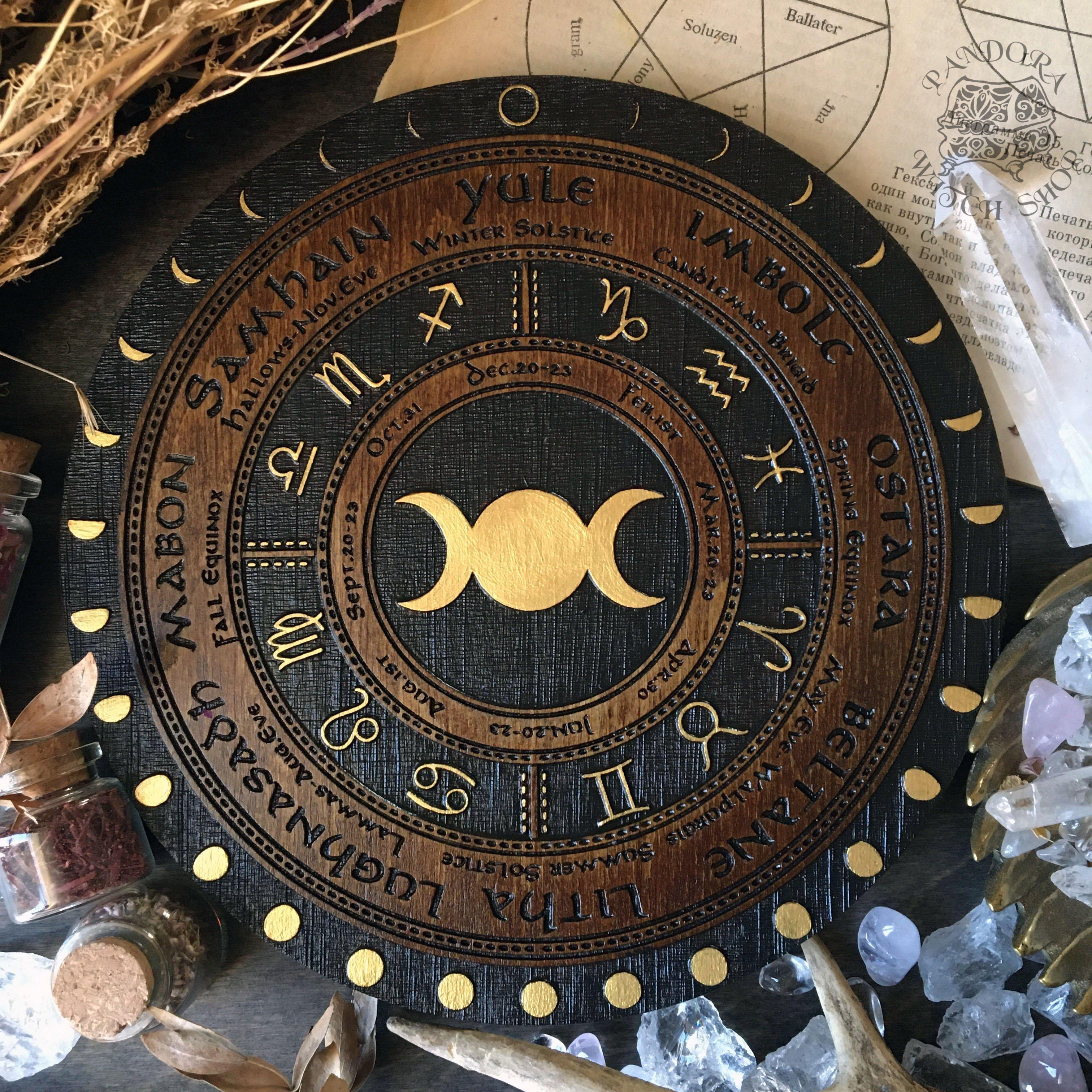 Wheel of the Year - Triple Moon Circle - Dark wood\Gold - SS