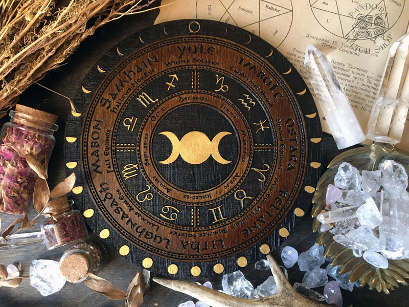 Wheel of the Year - Triple Moon Circle - Dark wood\Gold - SS
