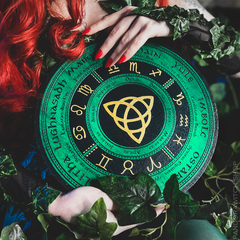 Wheel of the Year - Triquetra - Green\Gold