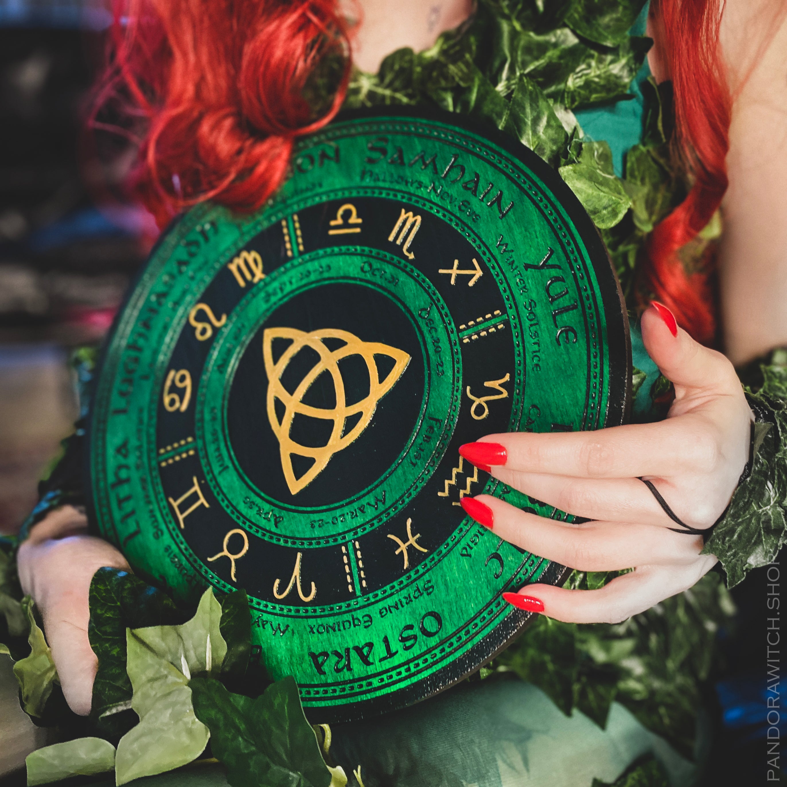 Wheel of the Year - Triquetra - Green\Gold