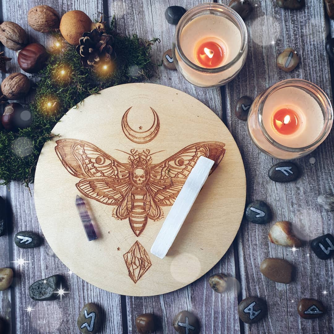 Death's head moth - Altar pentacle