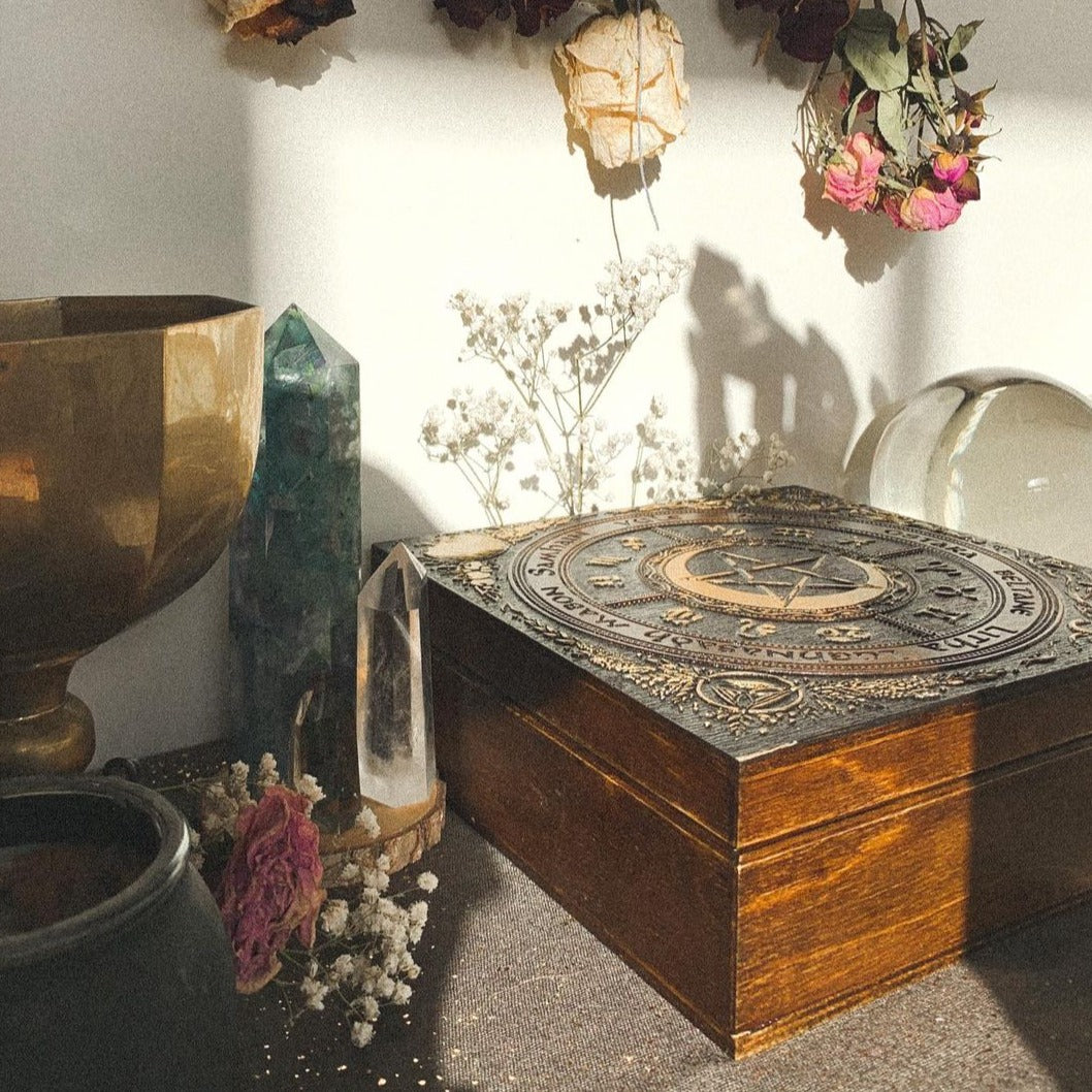 Box - Wheel of the Year PentaMoon - Dark wood and Gold