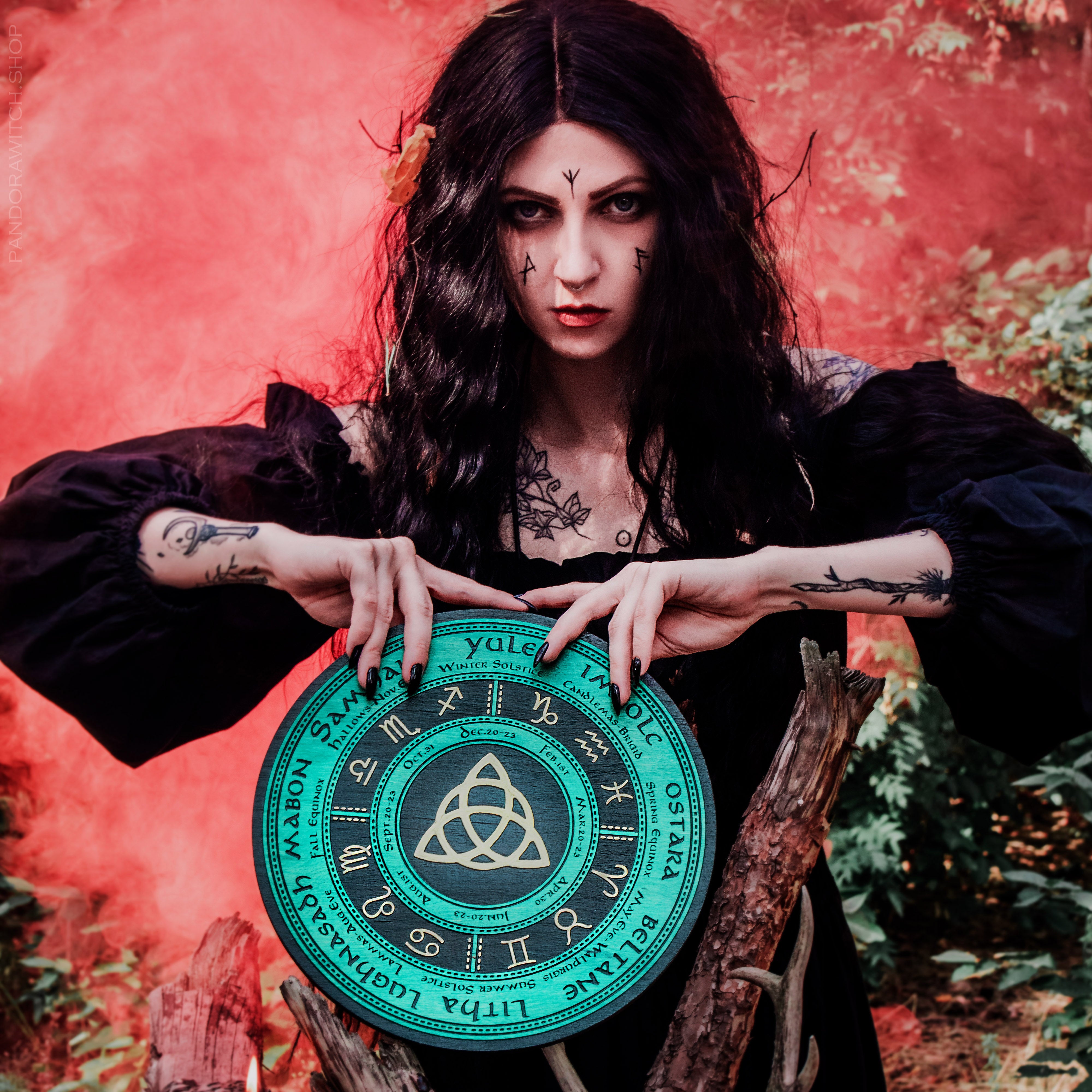 Wheel of the Year - Triquetra - Green\Gold