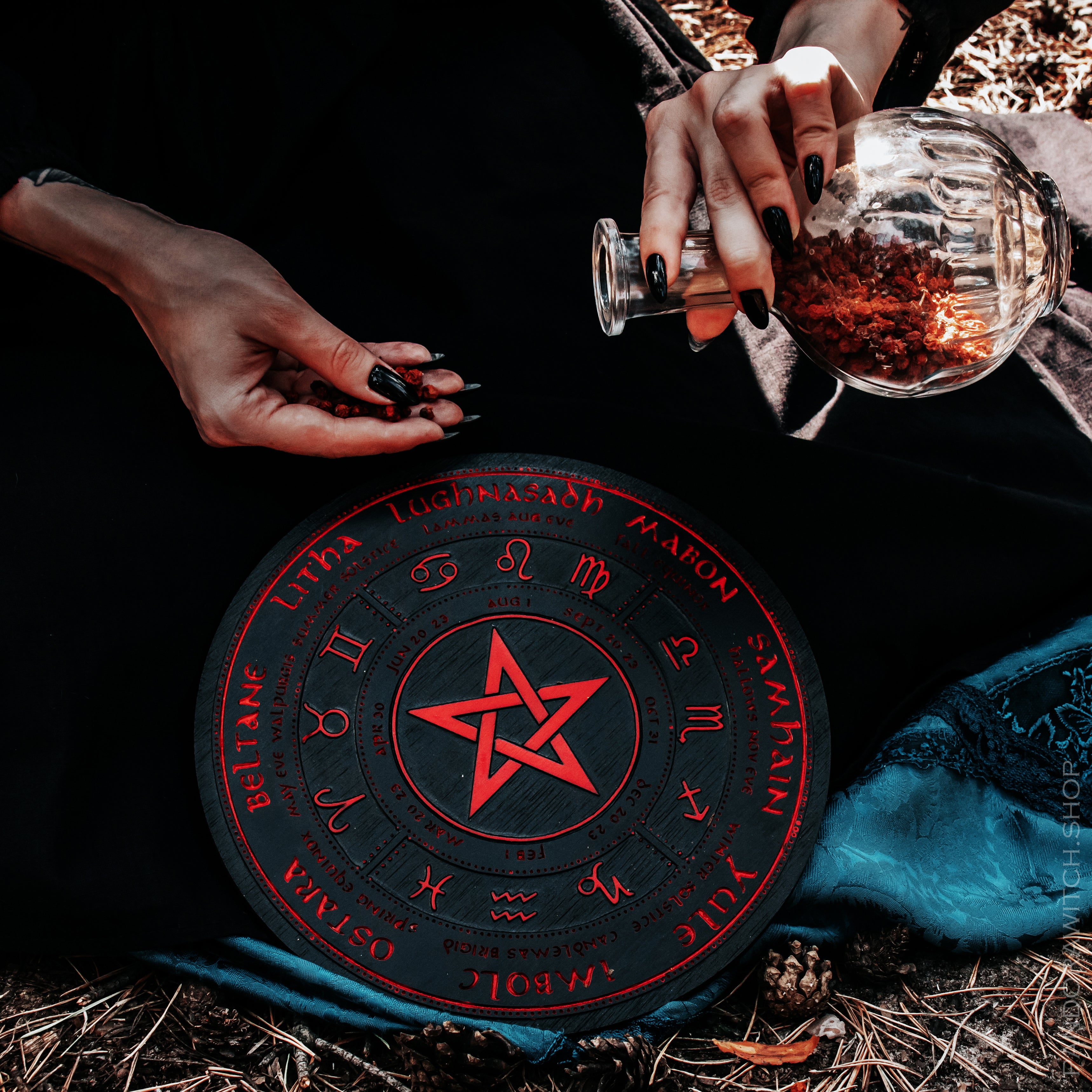 Wheel of the Year - Pentagram - Black\Red