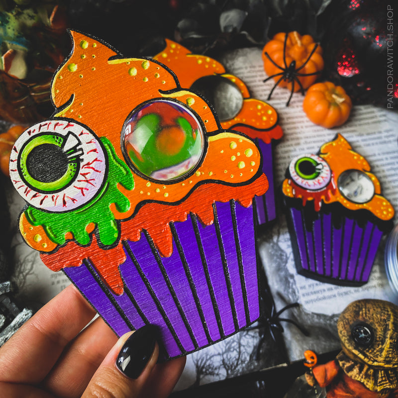 Planchette - Trick'r Treat - Spooky Eye Cake