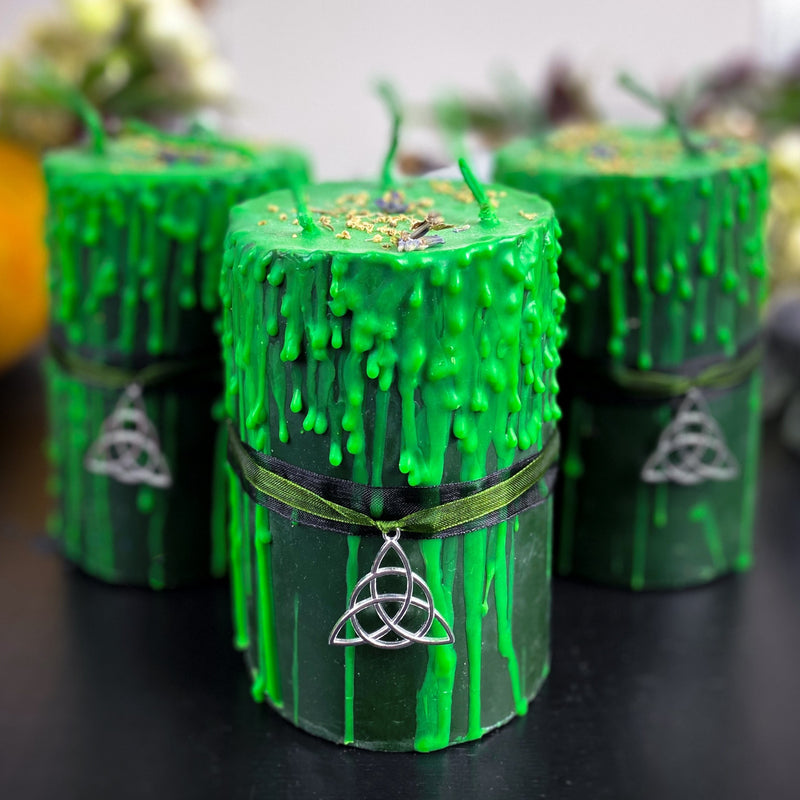 Gothika Green Witch - Beeswax candle