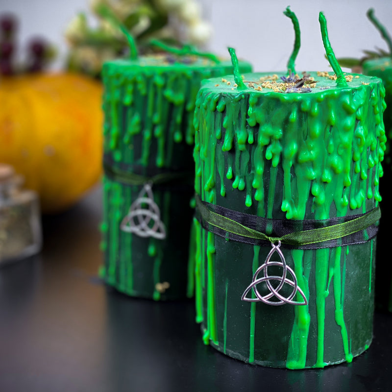 Gothika Green Witch - Beeswax candle
