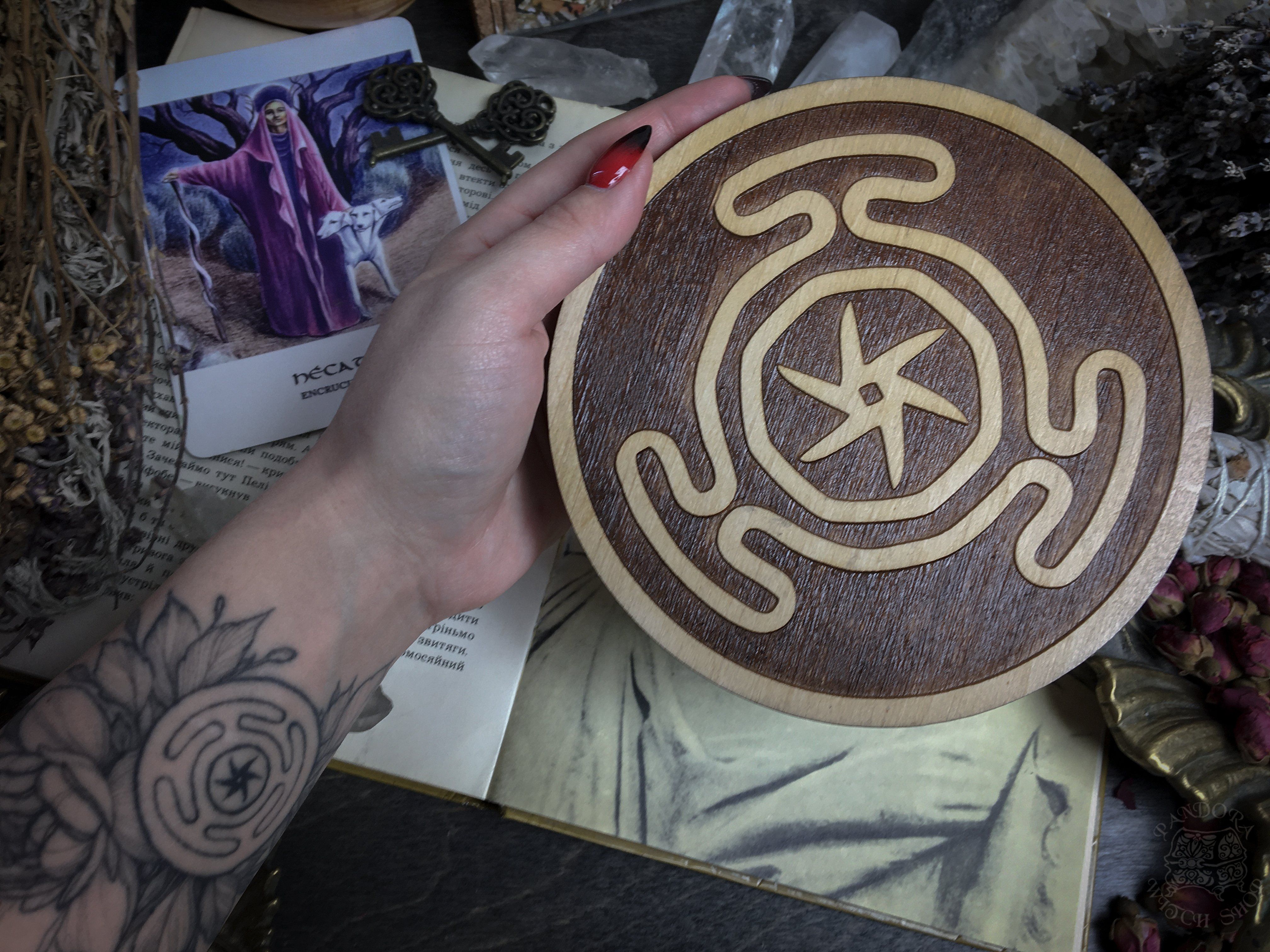 Altar pentacle - Hecate sigil