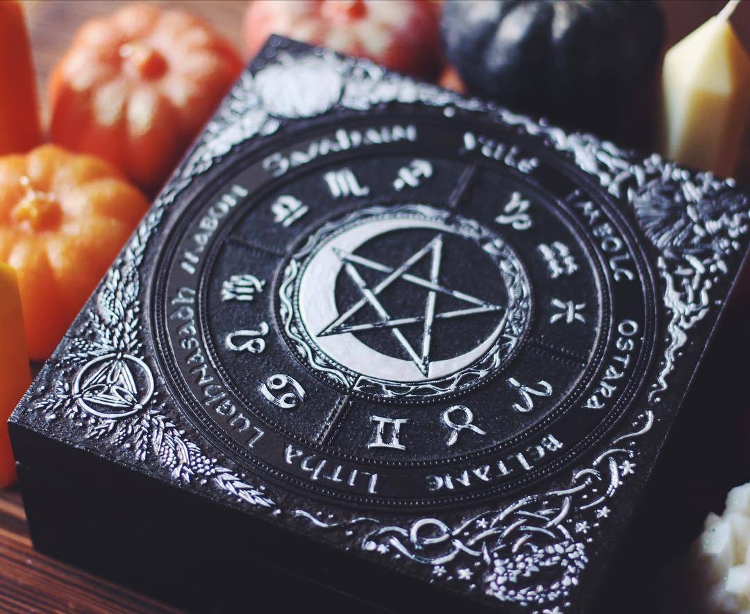 Box - Wheel Of The Year "PentaMoon" - Black And Silver