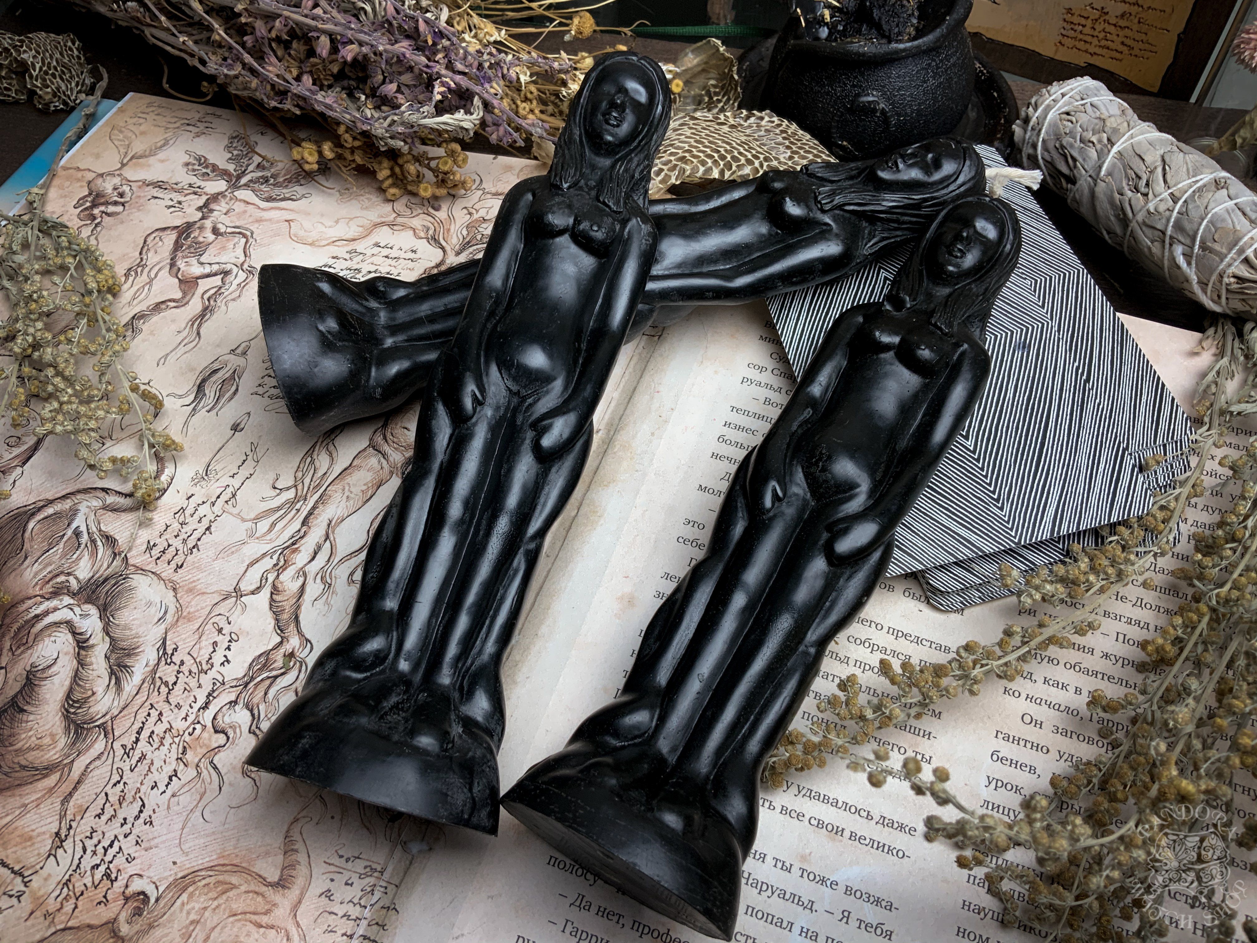 Idol Woman - Beeswax candle - Black