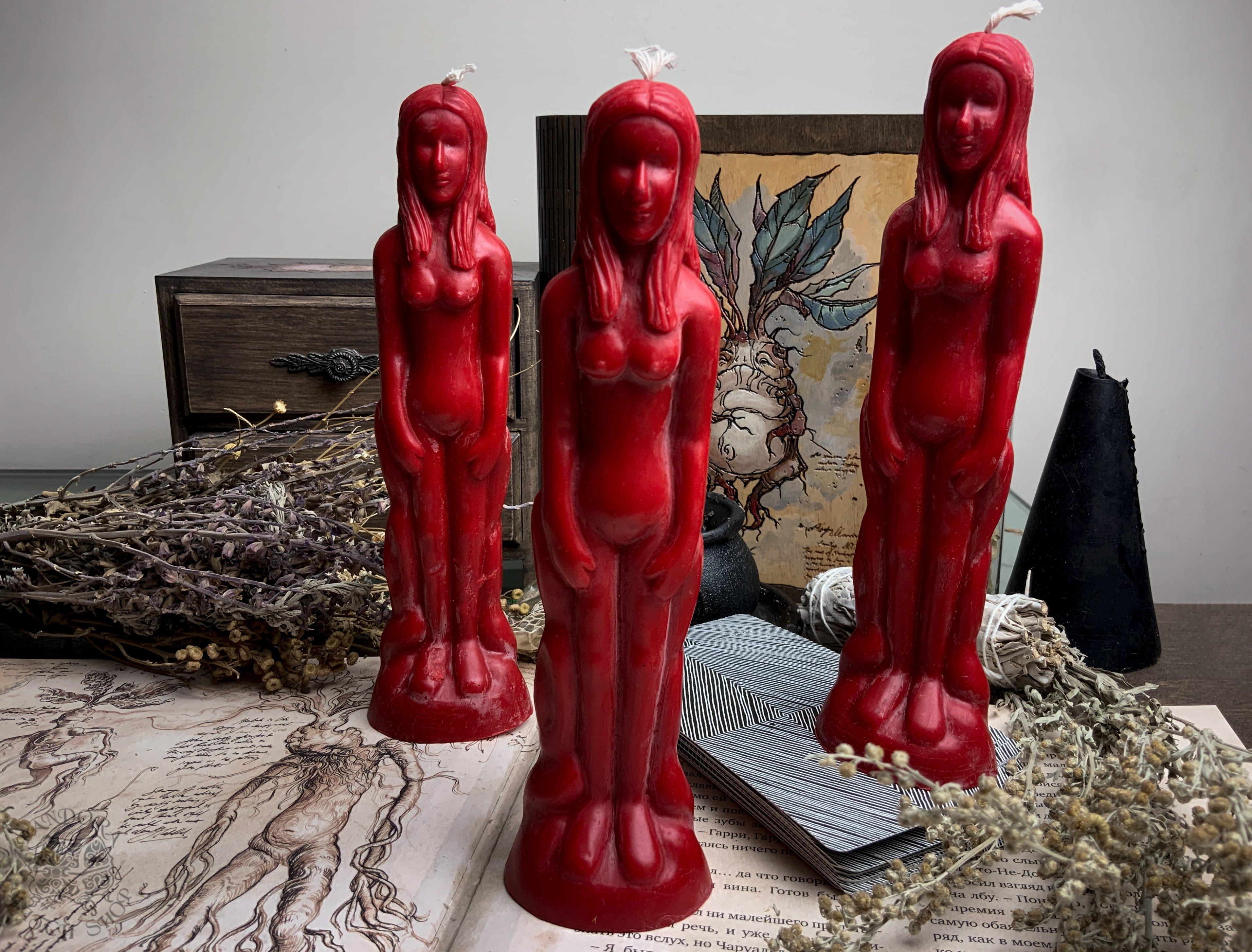 Idol Woman - Beeswax candle - Red