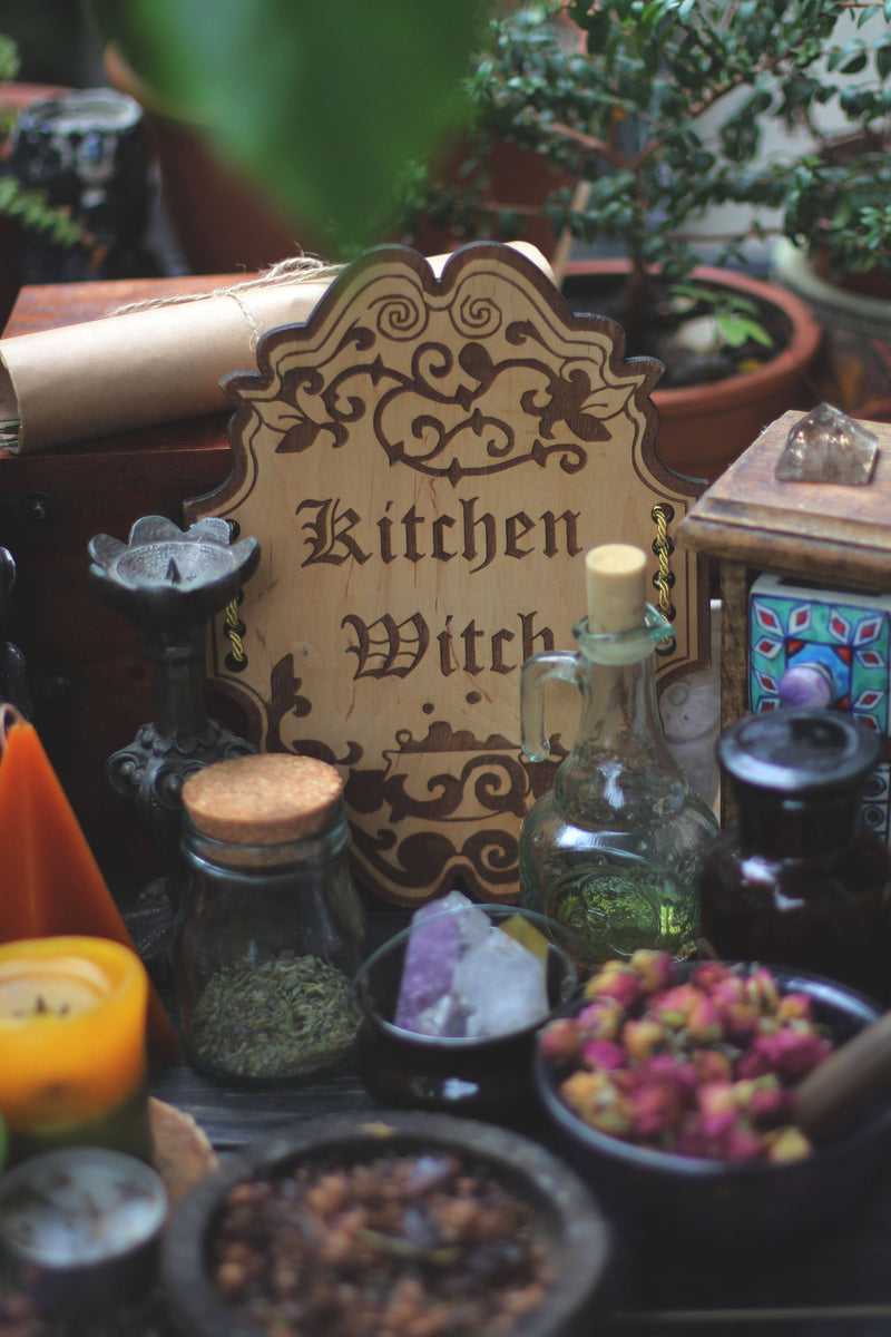 Decor - Wooden Sign "Kitchen Witch"