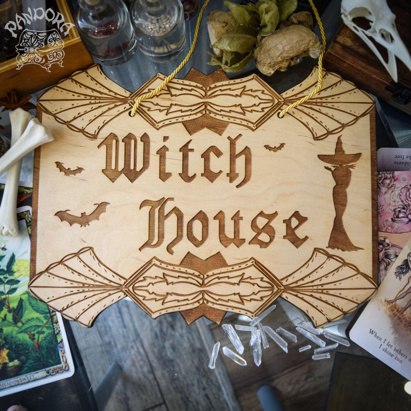 Decor - Wooden Sign "Witch House"