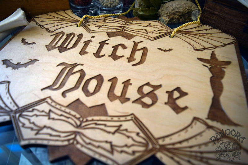 Decor - Wooden Sign "Witch House"