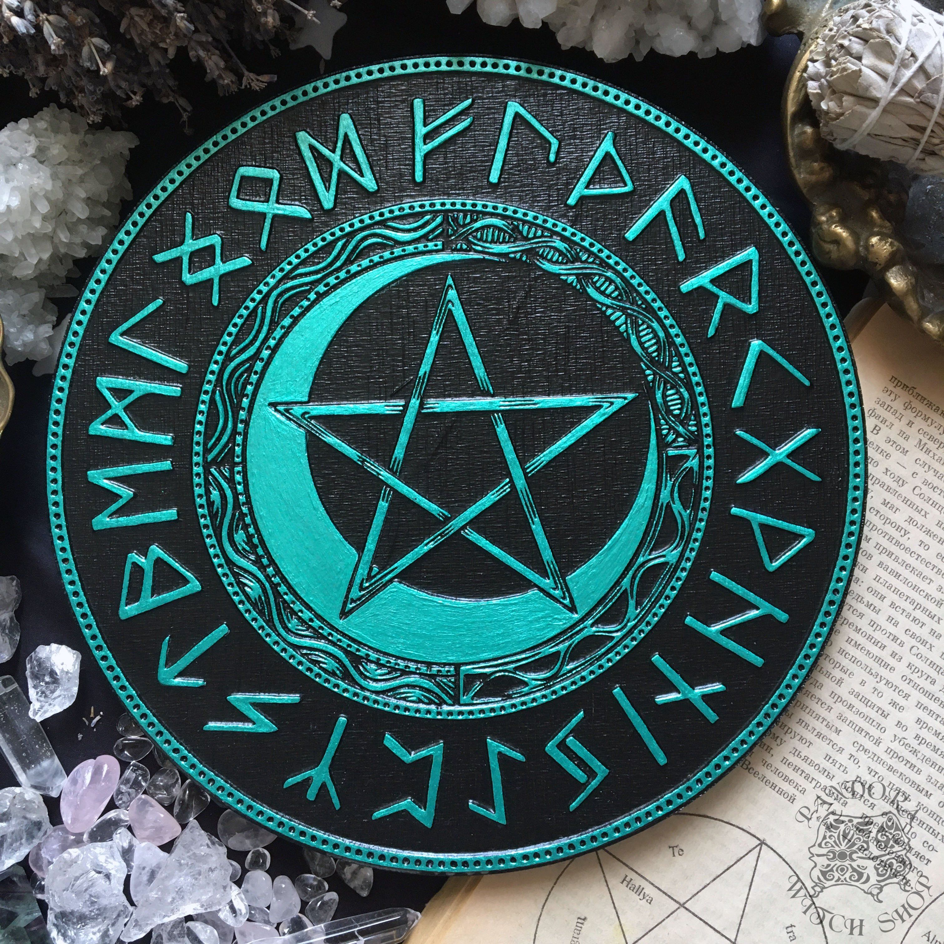 Elder Futhark Runes - PentaMoon - Black\Emerald