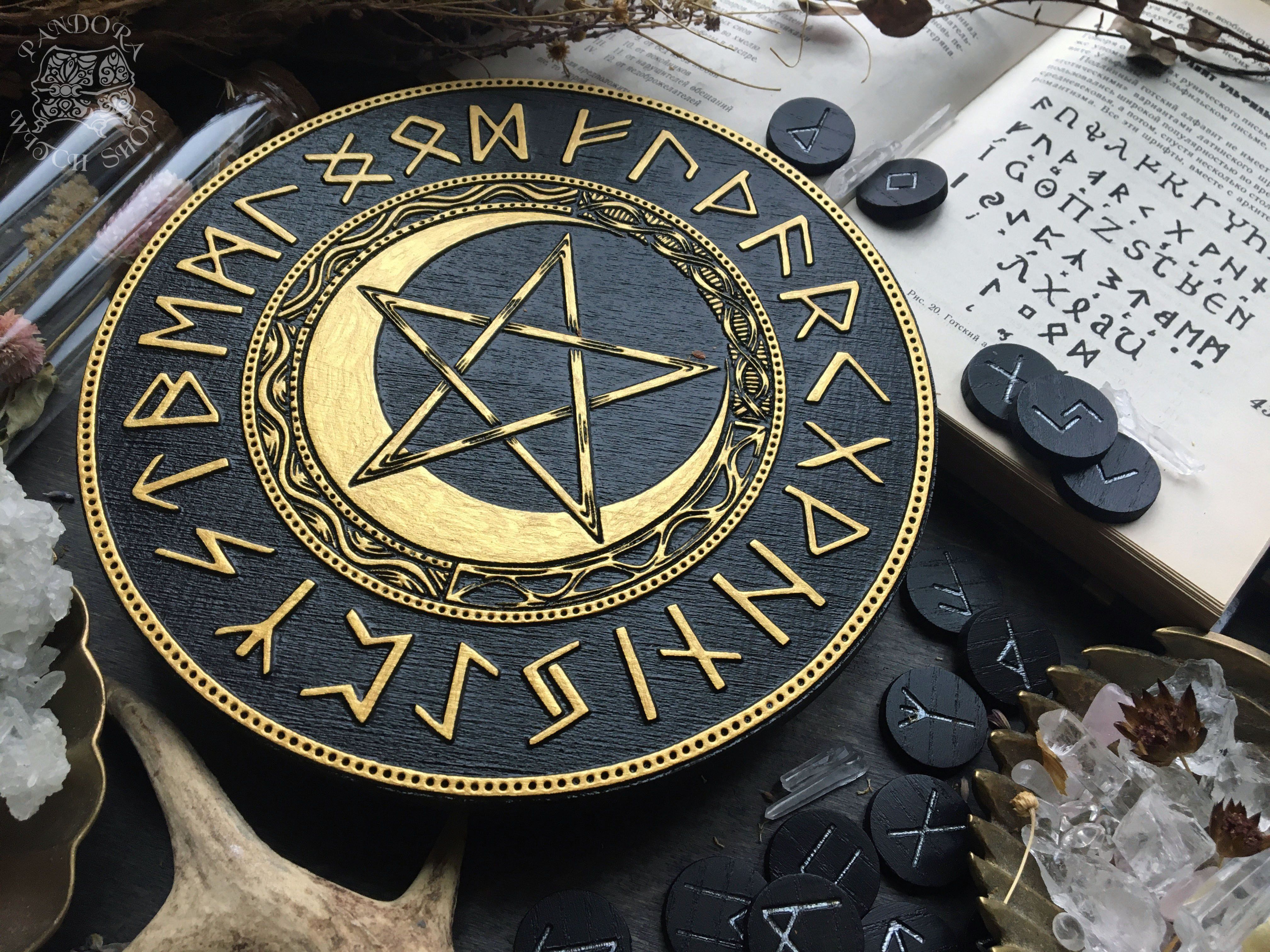 Elder Futhark Runes - PentaMoon - Black\Gold