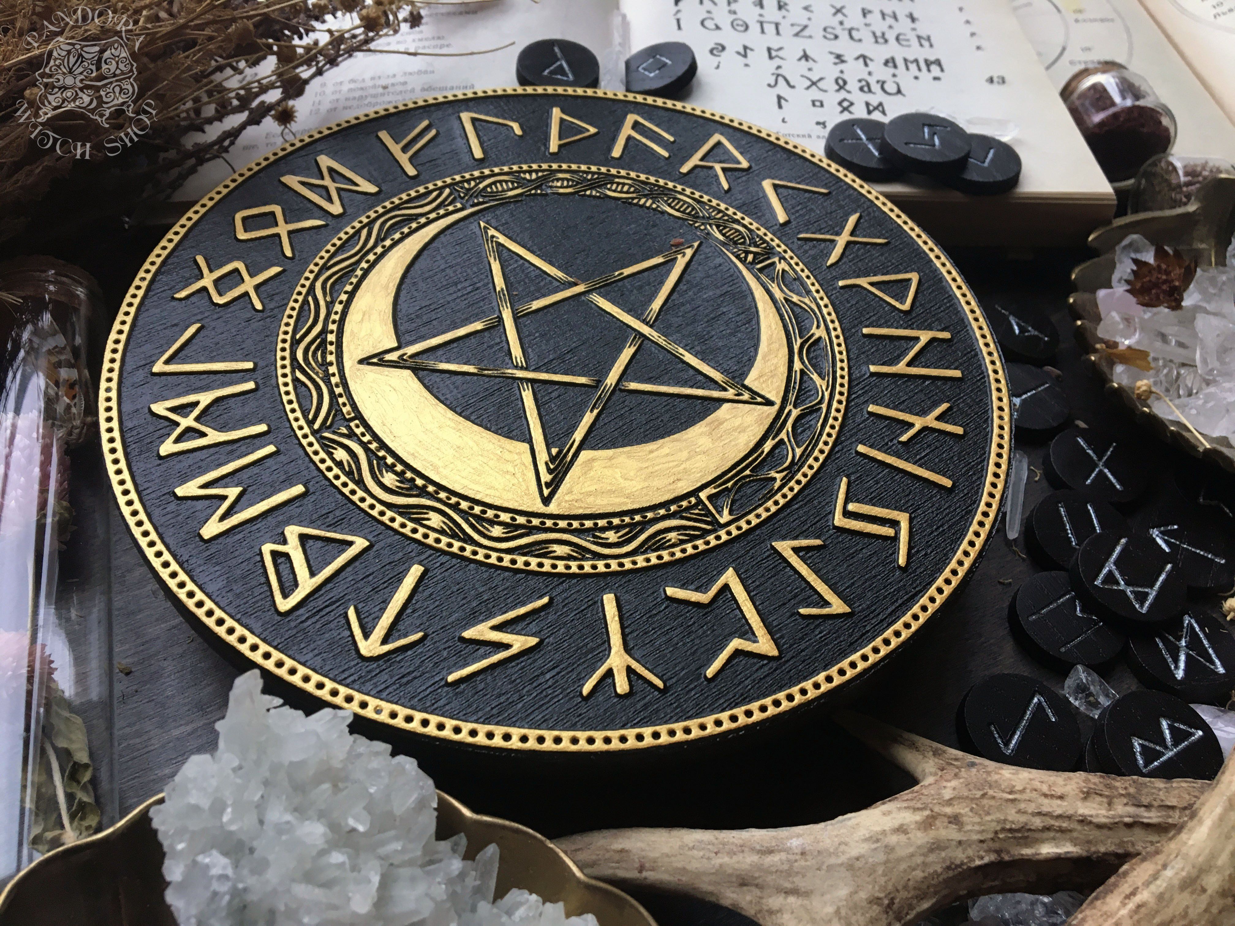 Elder Futhark Runes - PentaMoon - Black\Gold