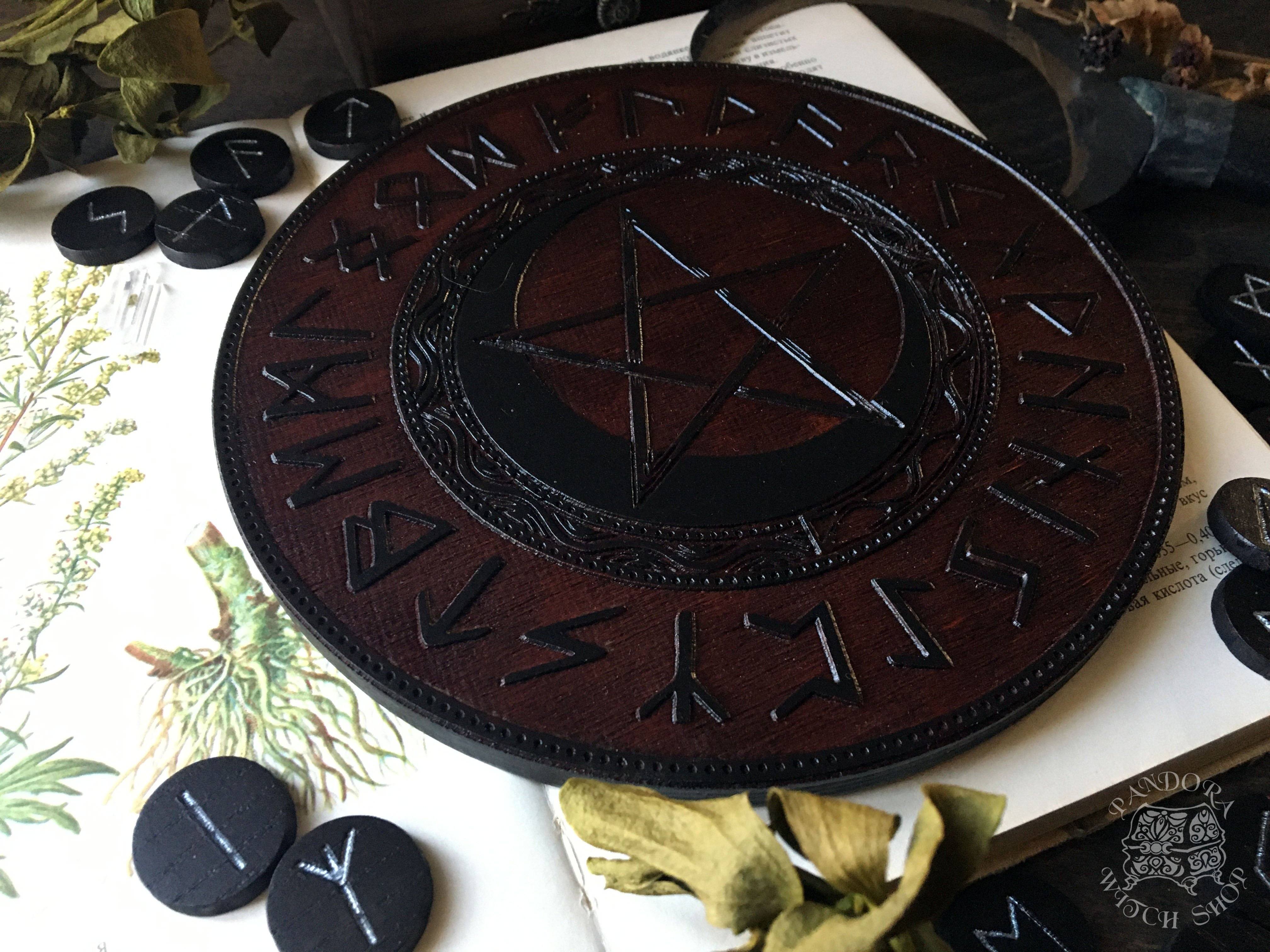 Elder Futhark Runes - PentaMoon - Red Wood\Black