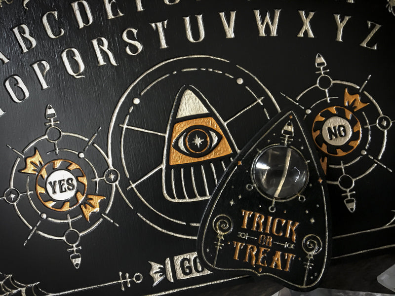 Ouija Board - Eerie Delight