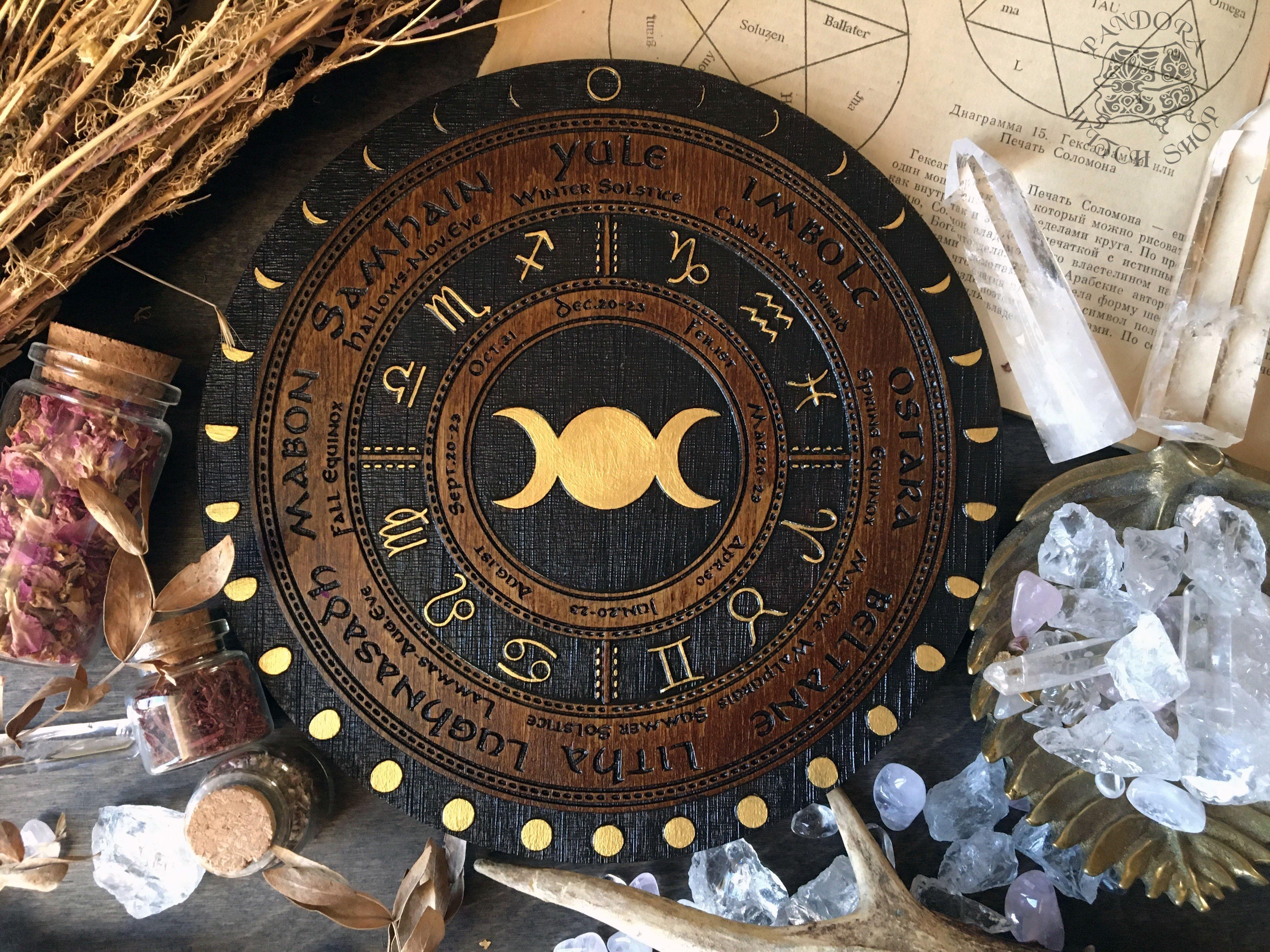 Wheel of the Year - Triple Moon Circle - Dark wood\Gold